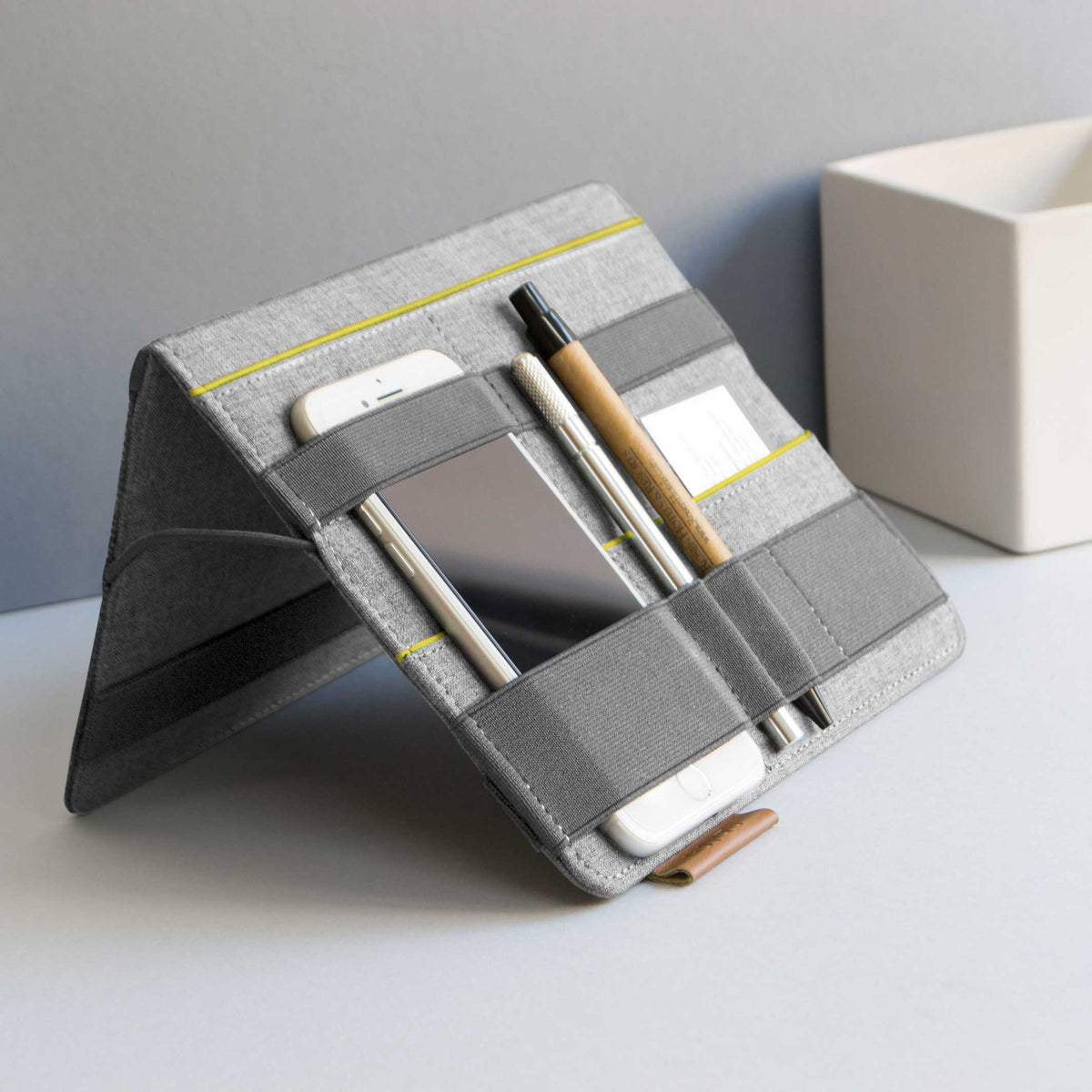FOLD | 2-IN-1 tragbarer Schreibtisch-ORGANIZER | 30x21 cm | beblau