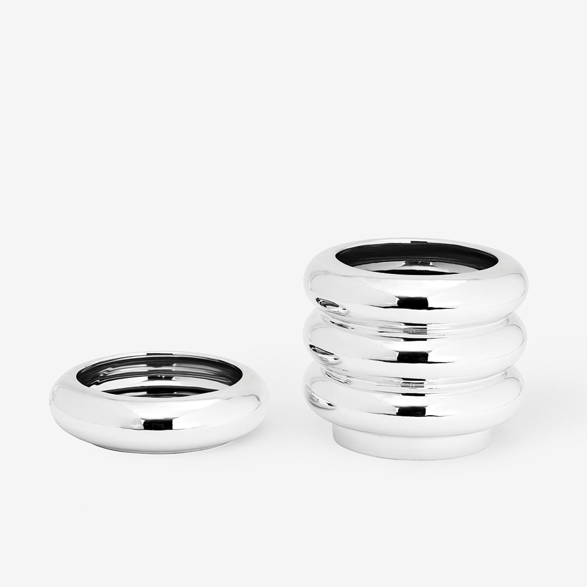 JARDINIÈRE EMPILABLE CHROME | grand NAVIRE DE FLEURS | Chen Chen et K. William | Sont conscients