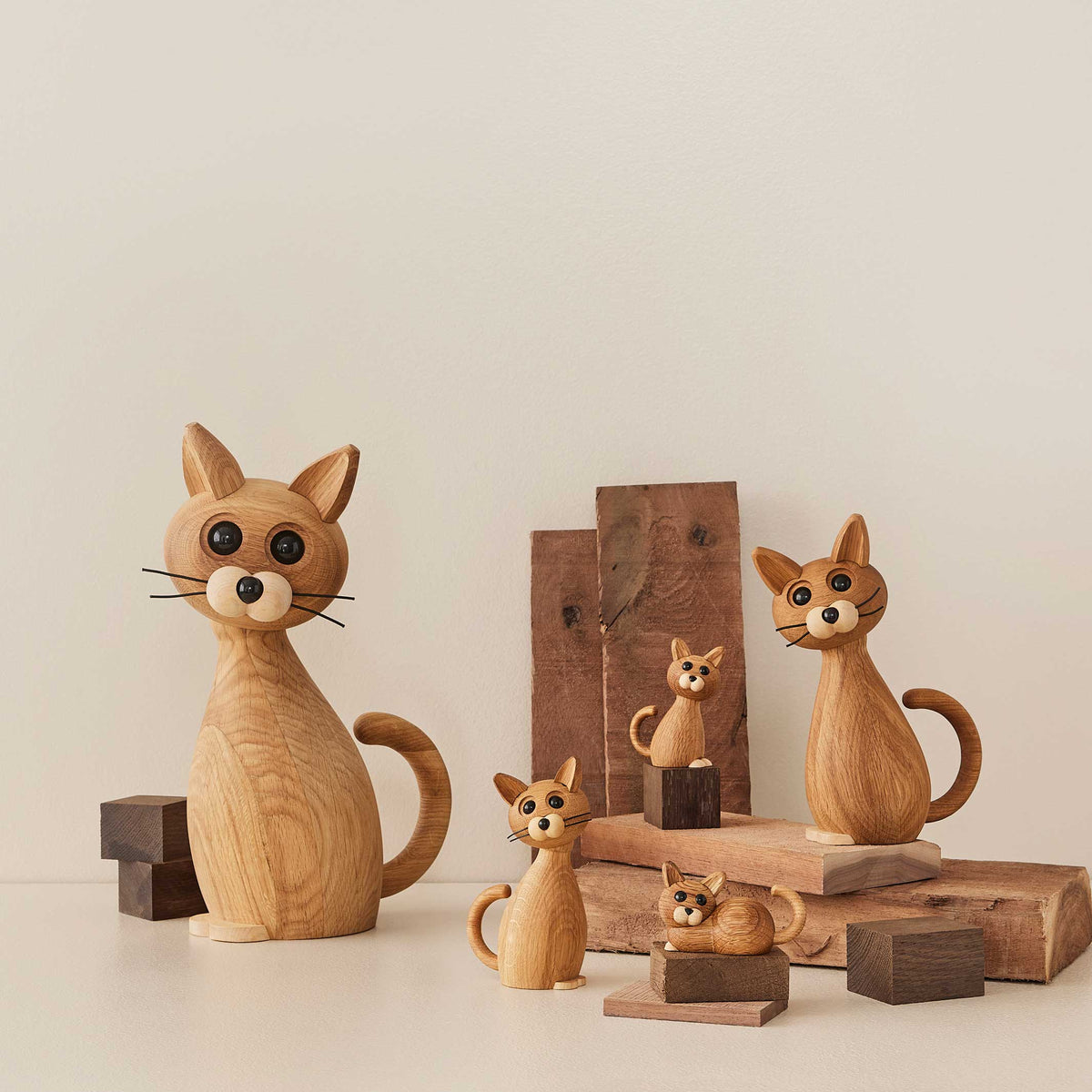 Wooden Cat Brave – Oak · 24 cm | Spring Copenhagen