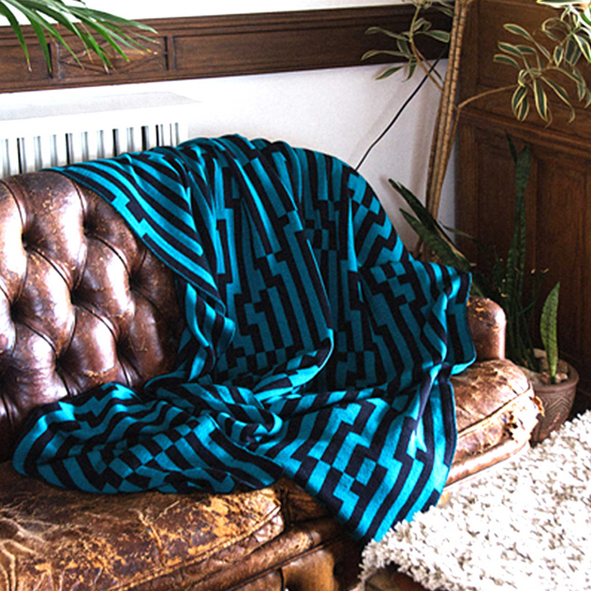 ZOOM AVANT BITMAP 4 | couvre-lit vert menthe et noir | 180x140 cm | 100% laine mérinos | Cristian Zuzunaga