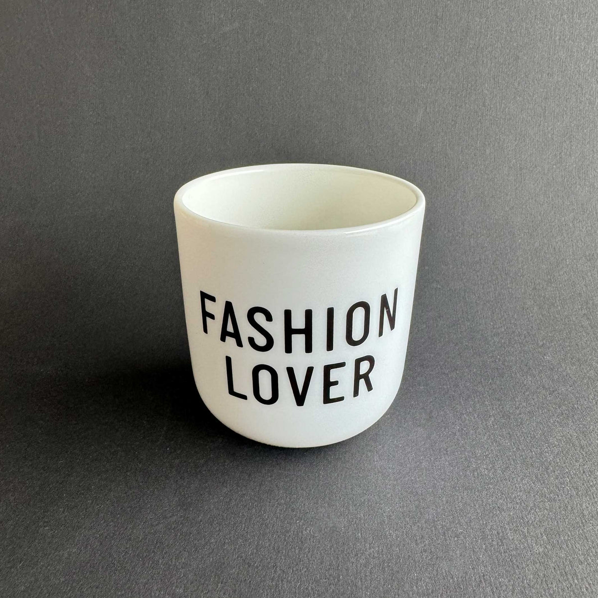 FASHION LOVER | weisser Kaffee- & Tee-BECHER mit schwarzer Typo | PLTY