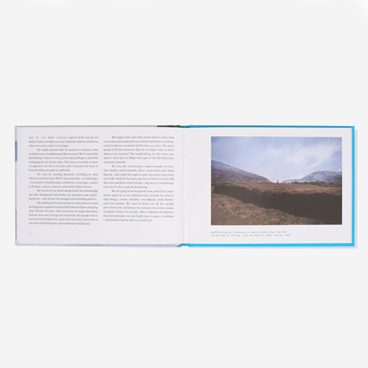 Book "Self-Knowledge in 40 Images" – Hardcover | The School of Life