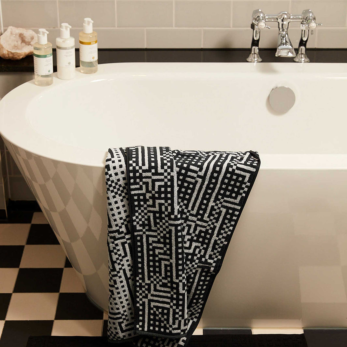 ROUTE - Black & White Towel - Bitmap Collection - 50x100 cm | Cristian Zuzunaga