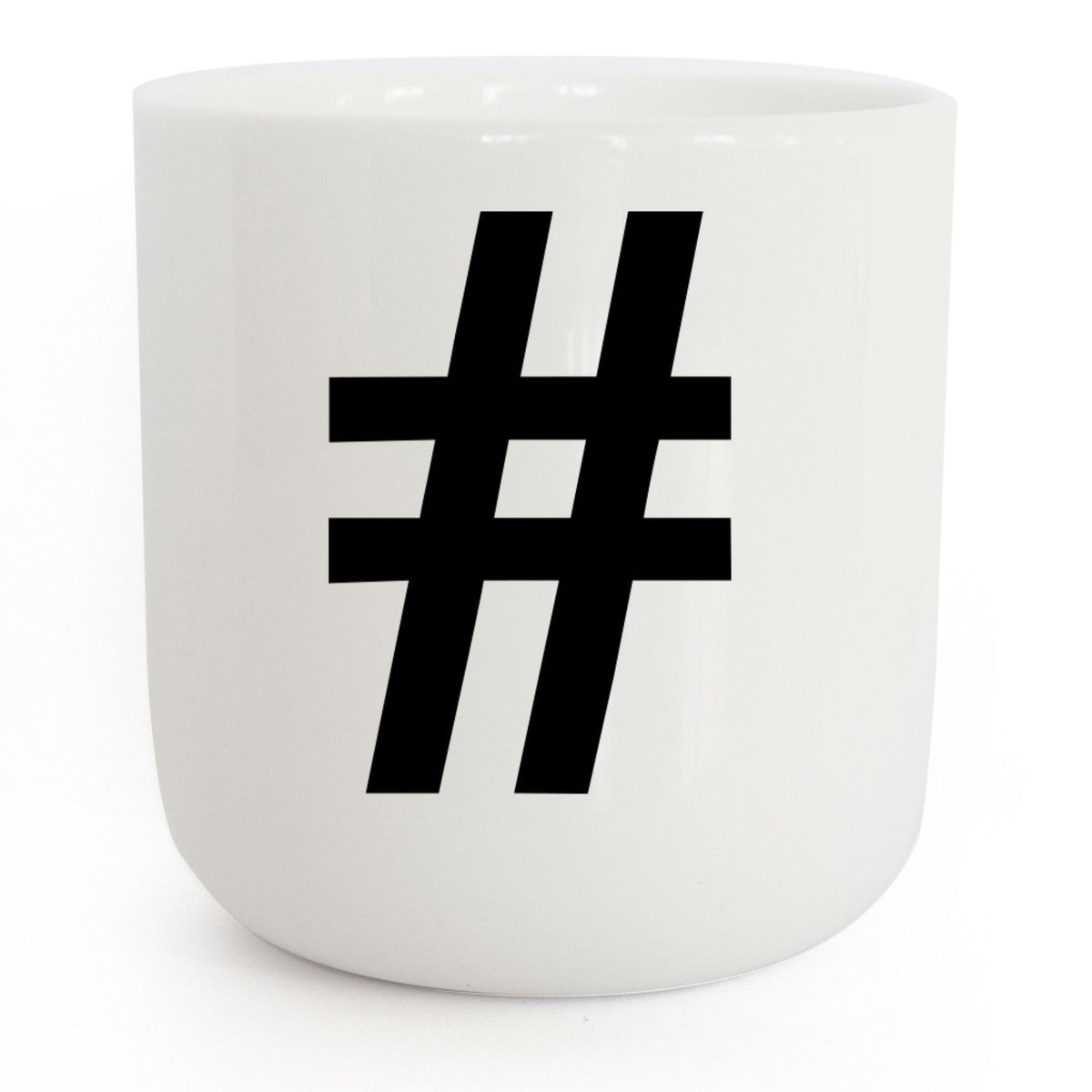 # - tazza da caffè e tè bianca con scritte nere | serie Letters & Glyphs | PLTY