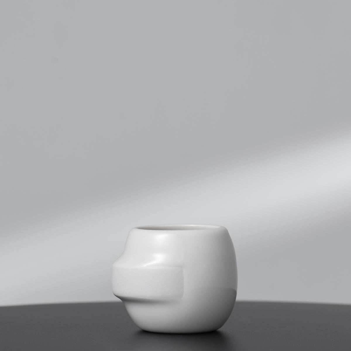 YUAN 03 - Kleine Tasse - griffloses Design aus Porzellan | HONiSTUDIO