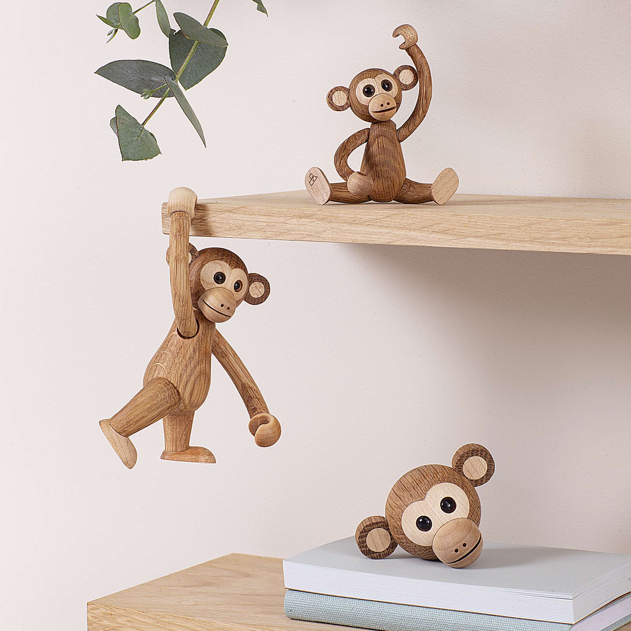 SWING - kleiner beweglicher Affe - Holz-Dekofigur 8,5 cm hoch | Chresten Sommer | Spring Copenhagen