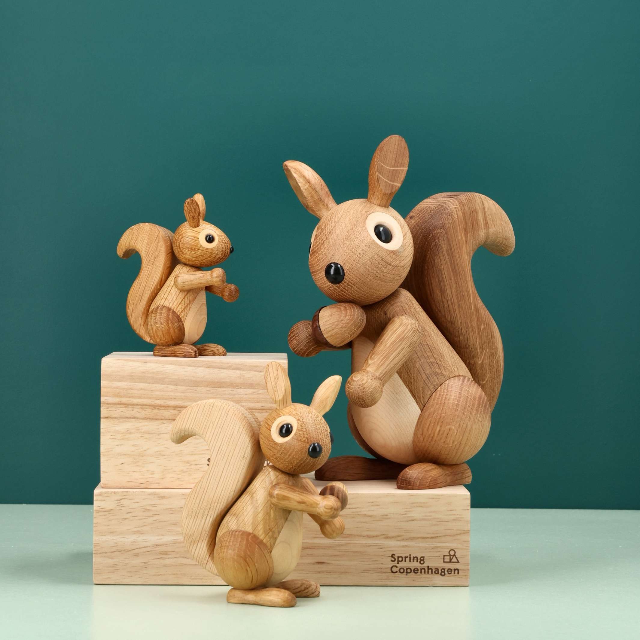 HONEY - großes Eichhörnchen - hölzerne Dekofigur 19 cm hoch | Chresten Sommer | Spring Copenhagen