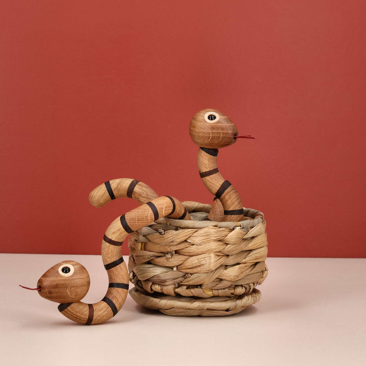 Serpiente de madera "The Snake" – Roble · 29 cm | Spring Copenhagen
