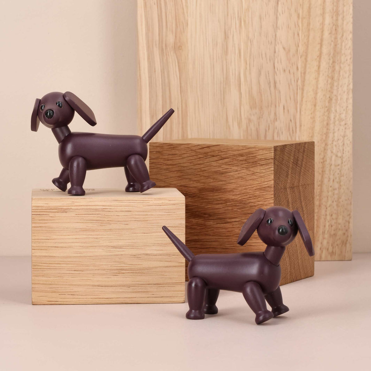 Træ-gravhund Piccolo – Mørkt træ · 10 cm | Spring Copenhagen