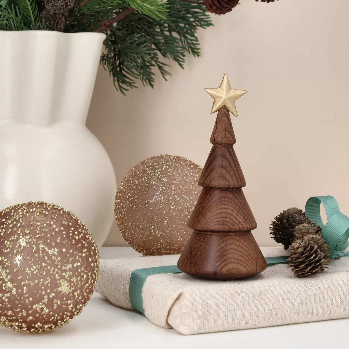 Árbol de Navidad de madera grande – Madera oscura · 15 cm | Spring Copenhagen
