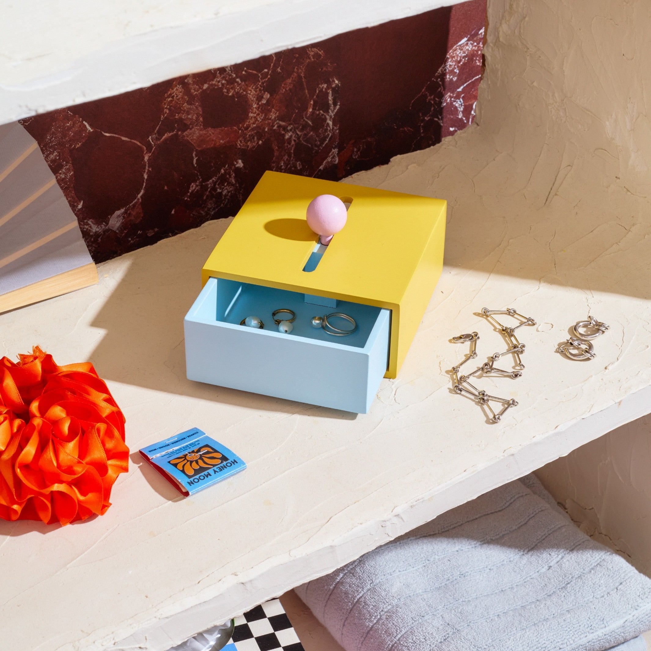 CACHE BOX - Kleine, gelbe Schmuckschatulle | Kanyon Yeh | Areaware