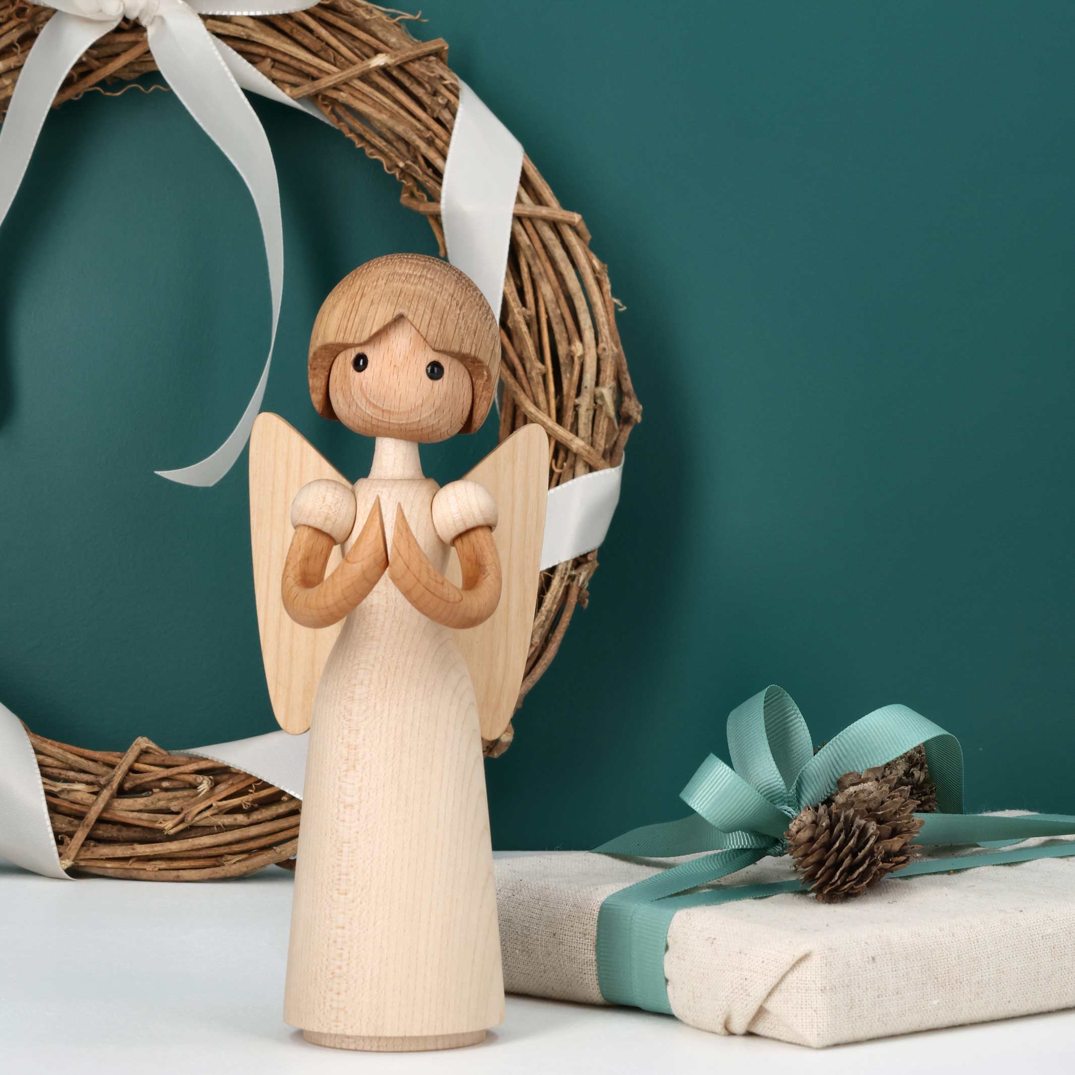 LUCIA - großer Holz-Engel - Dekofigur ca. 20 cm hoch | Chresten Sommer | Spring Copenhagen