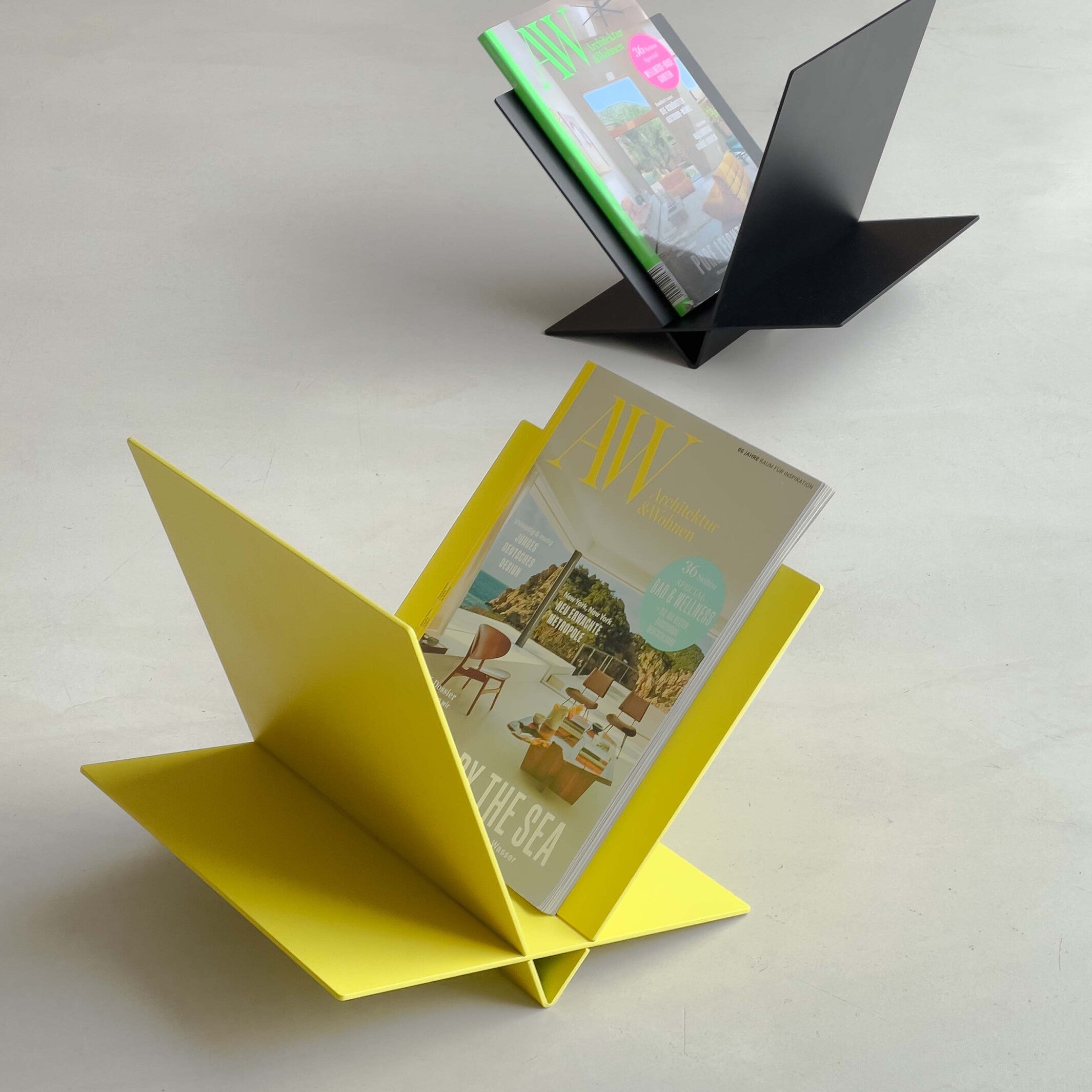 WACKELKANDIDAT - slanted magazine holder made of aluminum | Lukas Heintschel