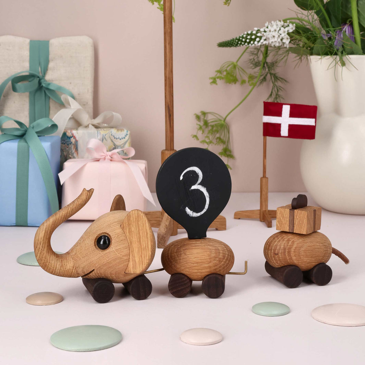 Wooden Train "The Birthday Train" – Oak · 26 cm | Spring Copenhagen