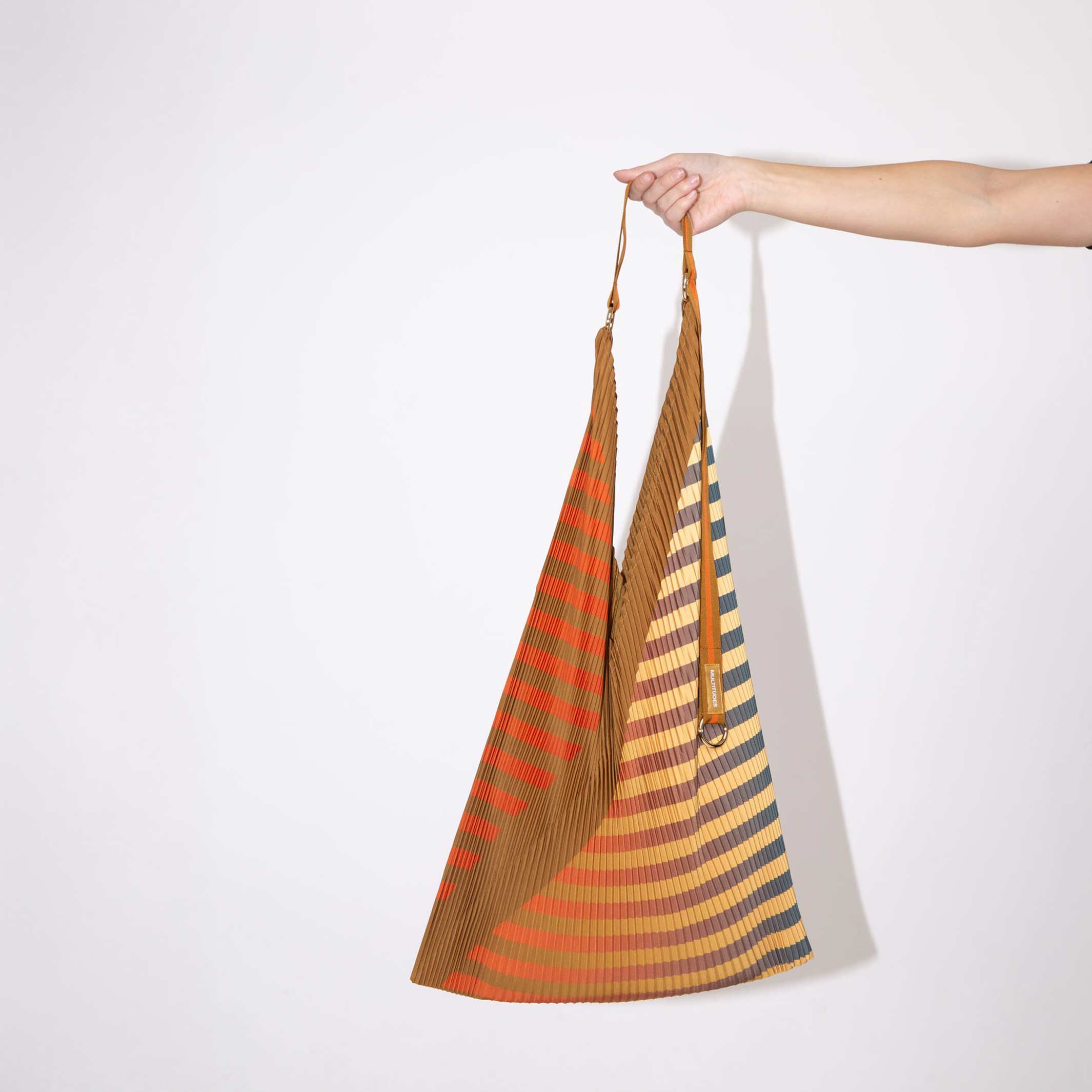 CLAUDIA OCHRE - Y-Tote Bag - Pleated Satin 30x60 cm | Multitudes
