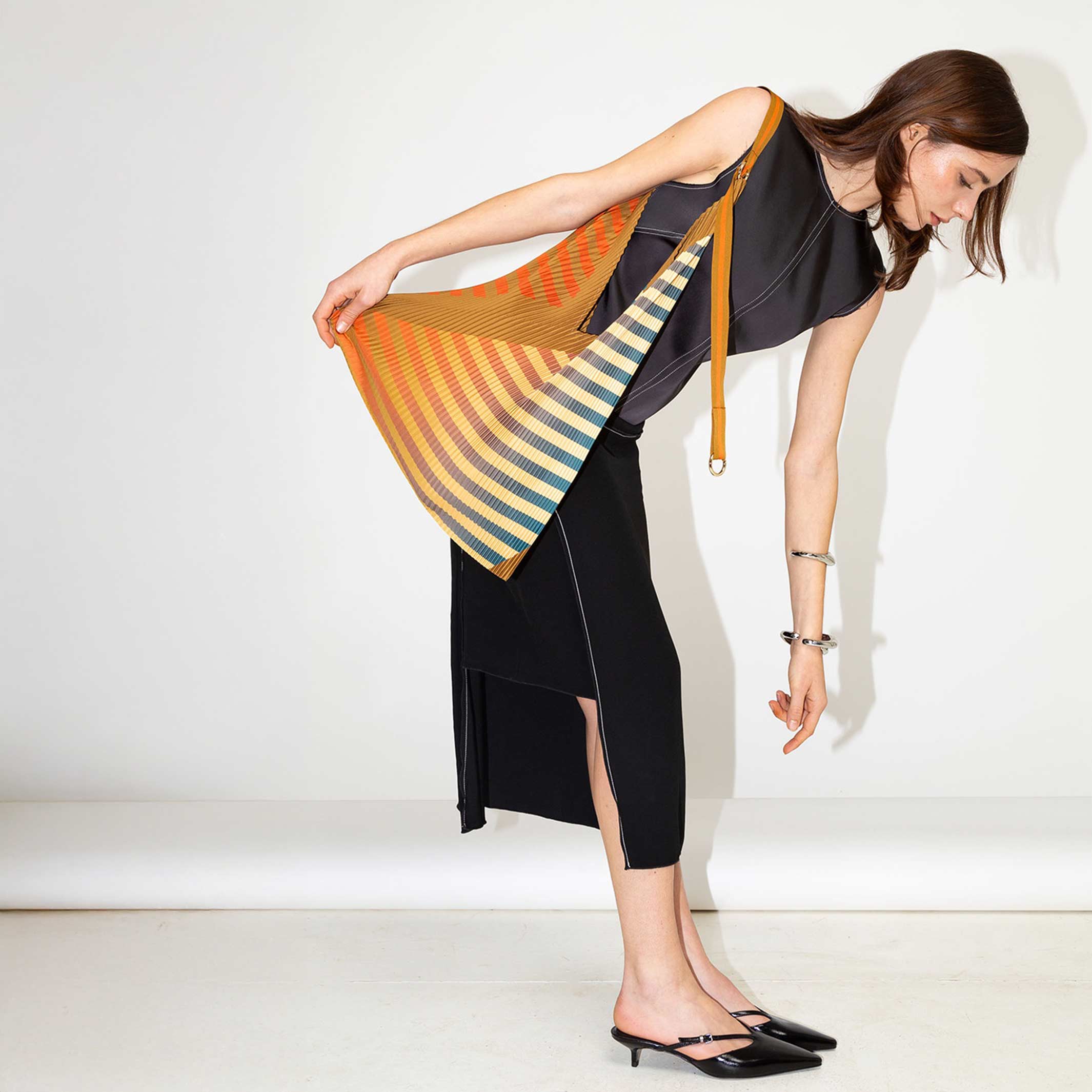 CLAUDIA OCHRE - Y-Tote Bag - Pleated Satin 30x60 cm | Multitudes