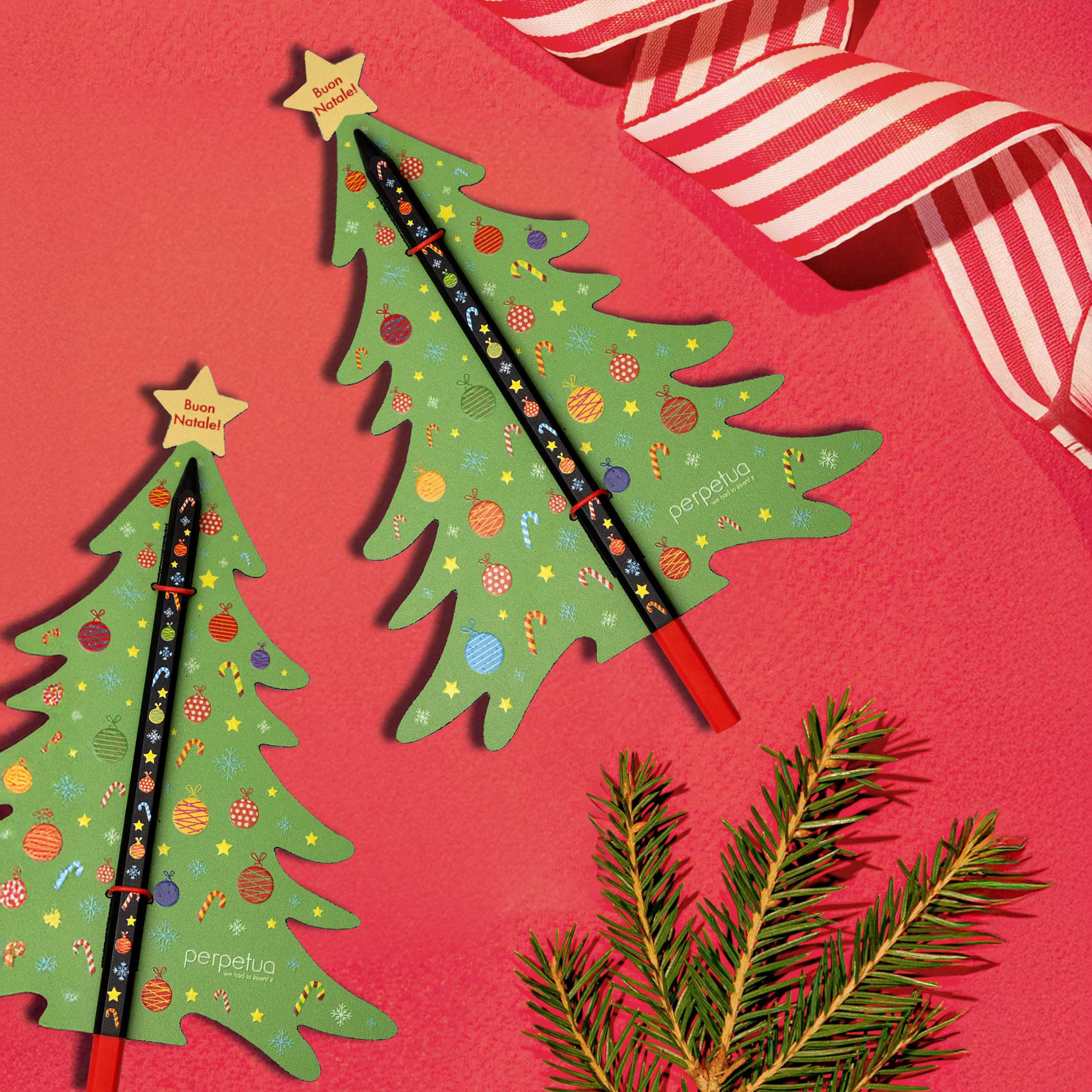 CHRISTMAS TREE PENCIL - Schwarzer Bleistift aus recyceltem Graphit mit Weihnachts-Icon-Druck | perpetua