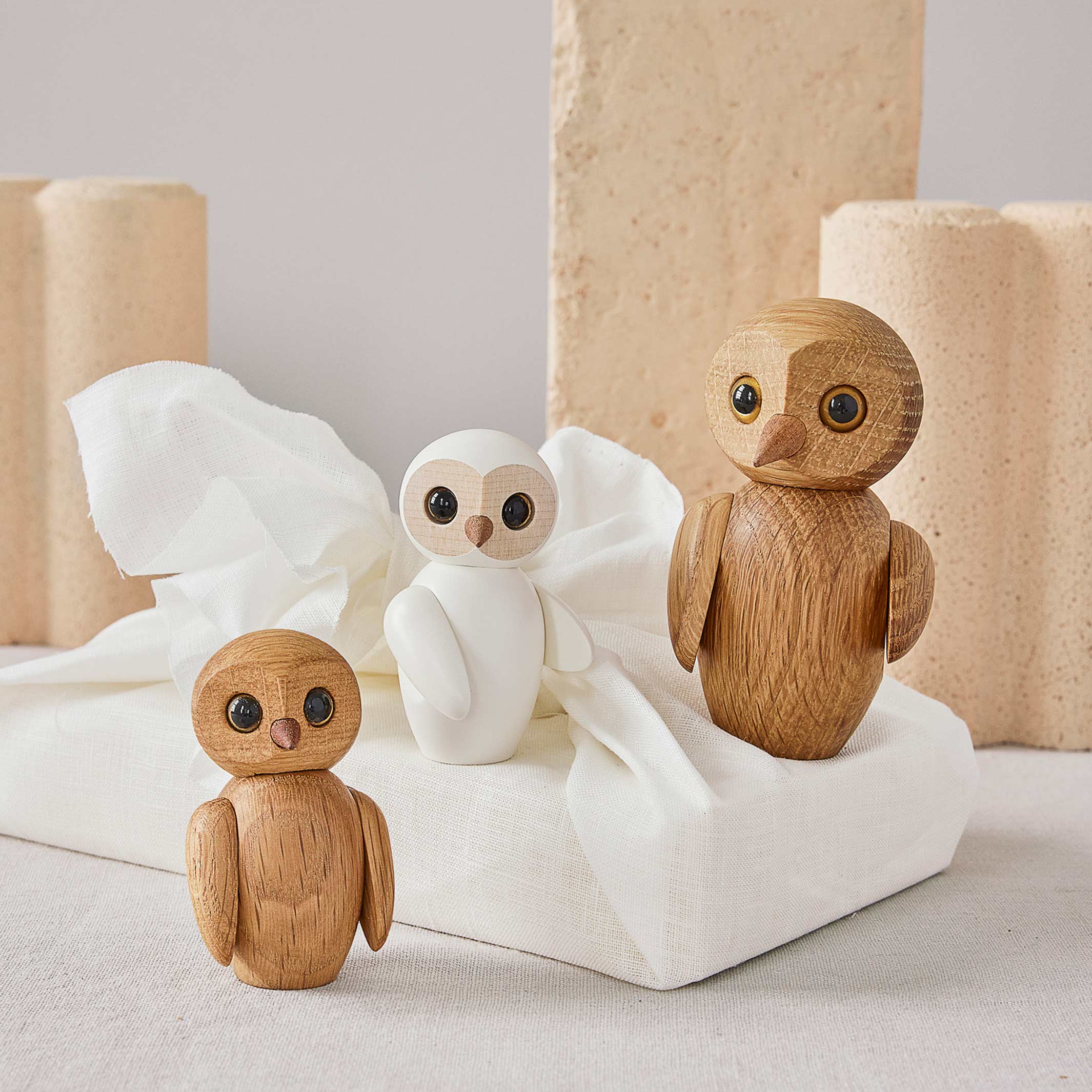 WISE WHITE- Kleine weisse Schnee-Eule Dekofigur aus Holz - 7 cm hoch - Chresten Sommer | Spring Copenhagen