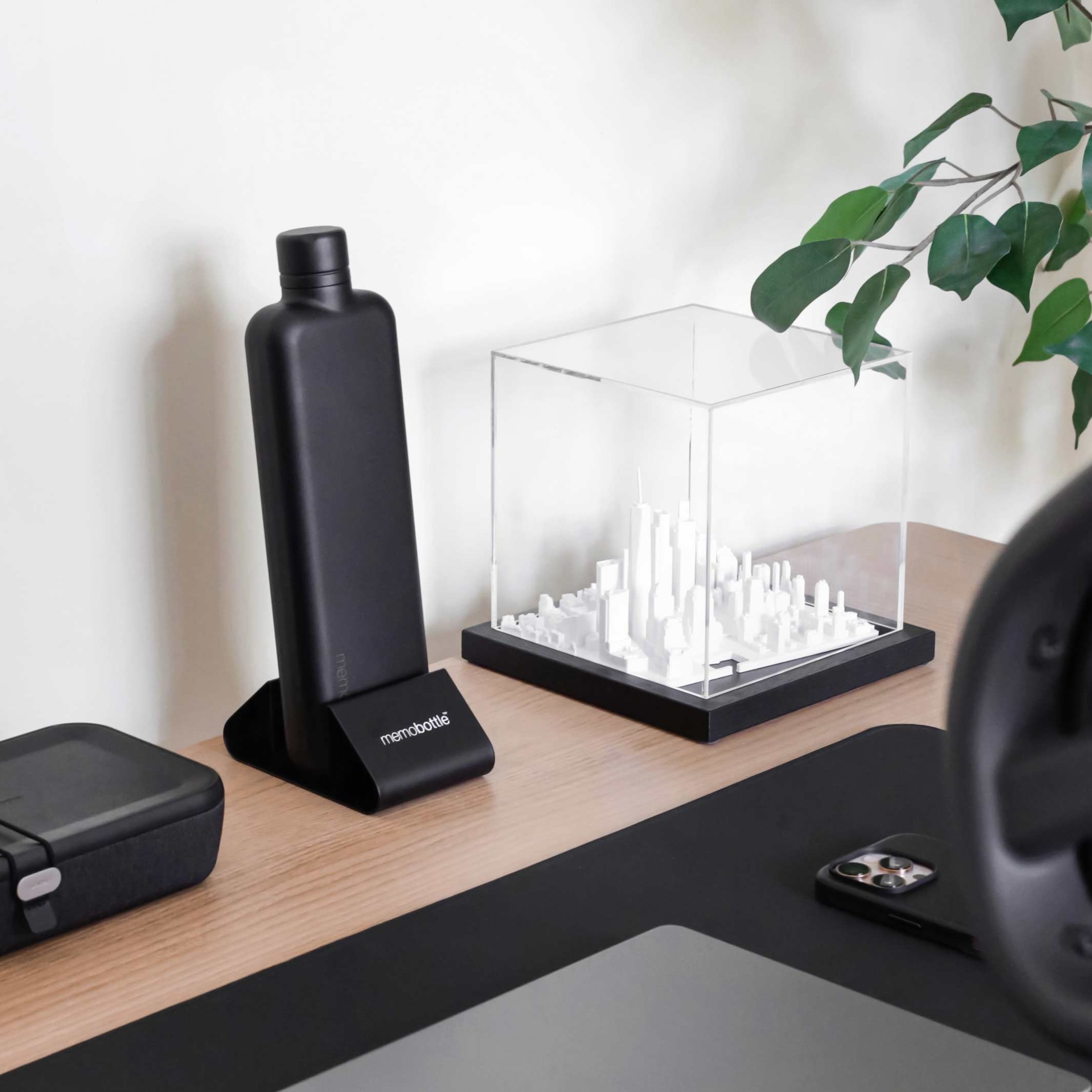 DESK STAND - Holder for original (transparent) memobottles & universal for all memobottles