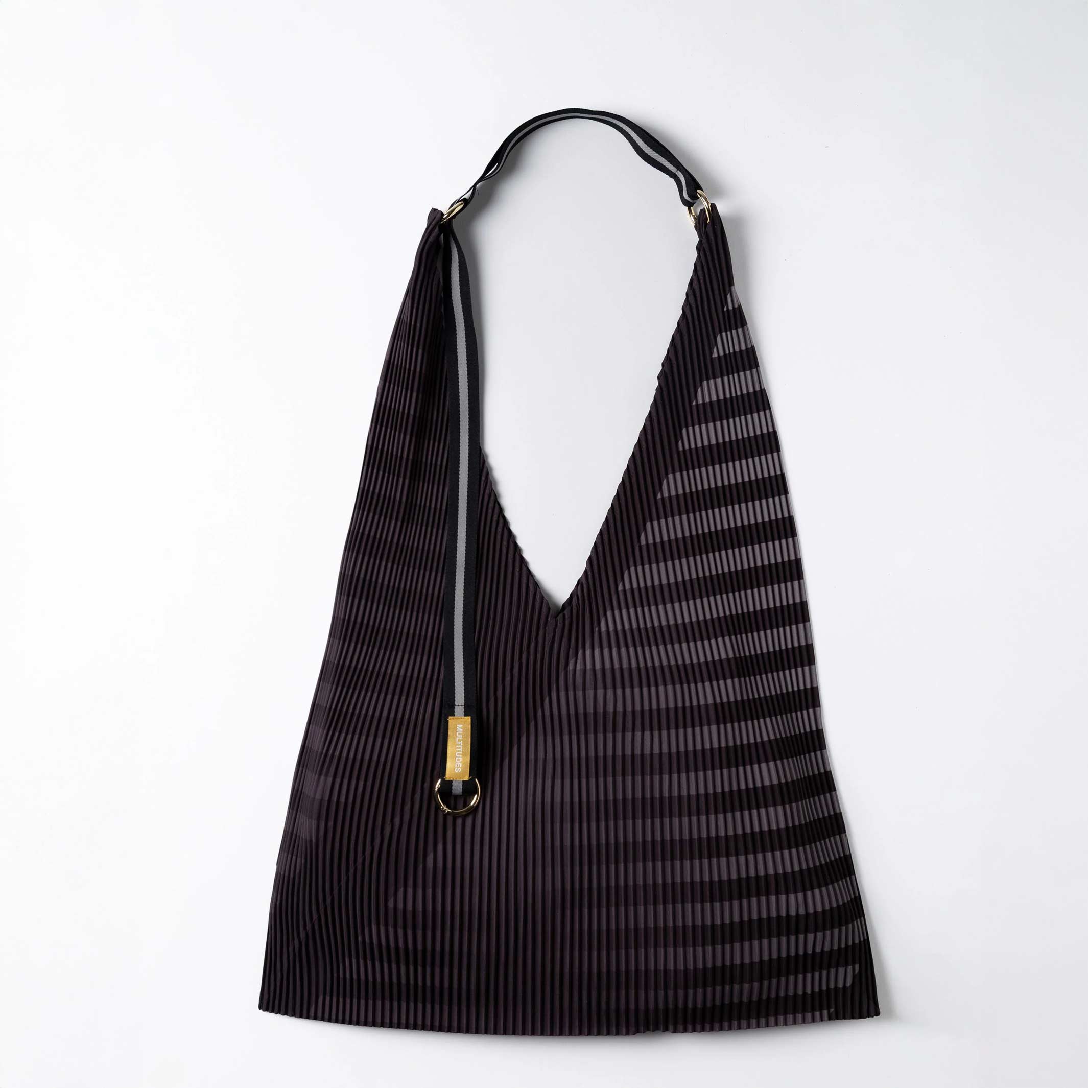Y-Bag Claudia Black – Pleated Satin, 30 × 60 cm | Multitudes