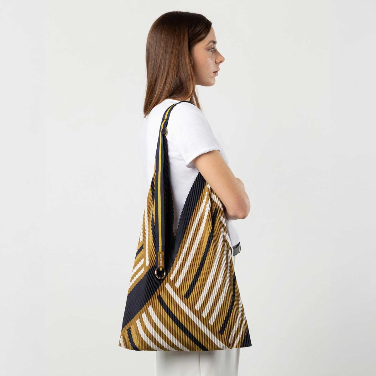 Y-Tasche Grace – Plissee-Satin · 30 × 60 cm | Multitudes