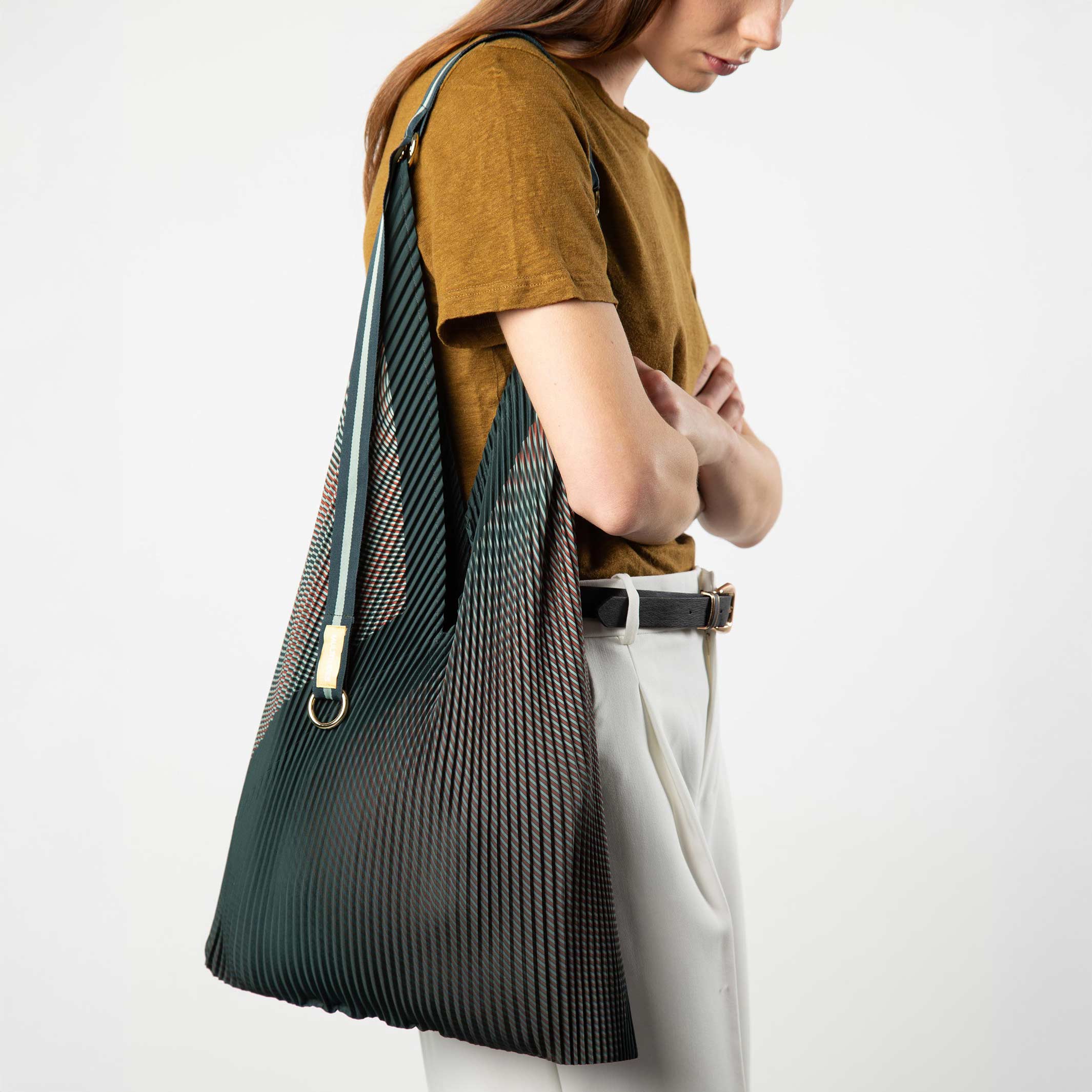 Y-Bag Isabella Green – Pleated Satin, 30 × 60 cm | Multitudes