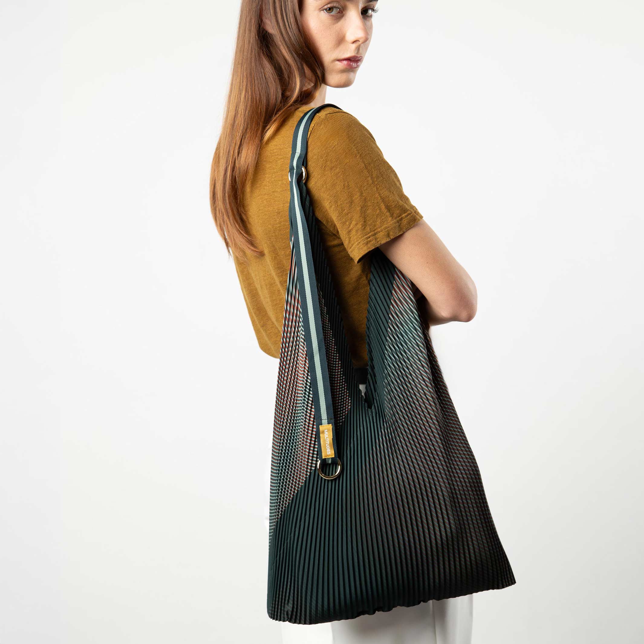 Y-Bag Isabella Green – Pleated Satin, 30 × 60 cm | Multitudes