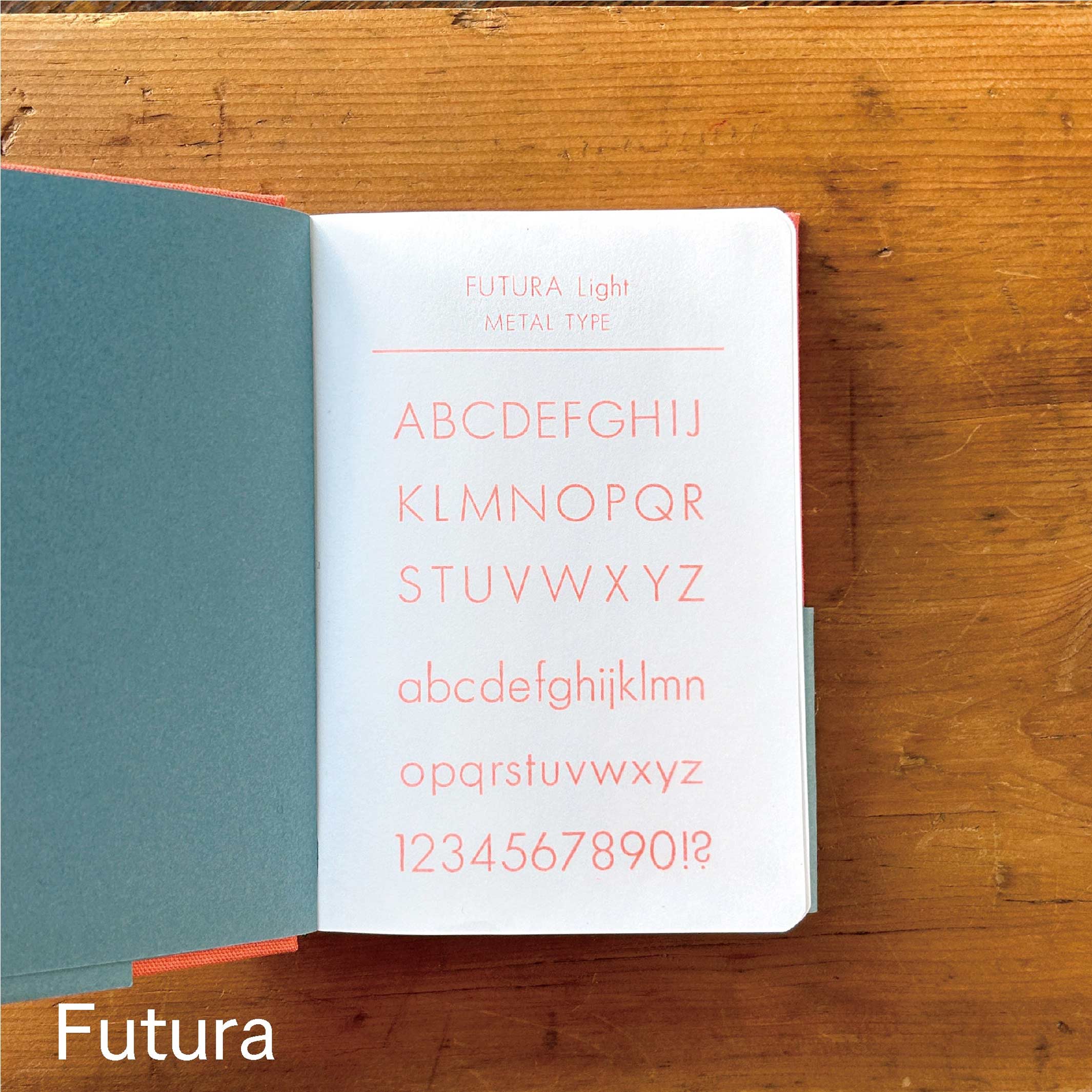 Notizbuch Typeface Futura – Letterpress, A6 Pink, Japan | Tomigaya · Geschenk Grafikdesign