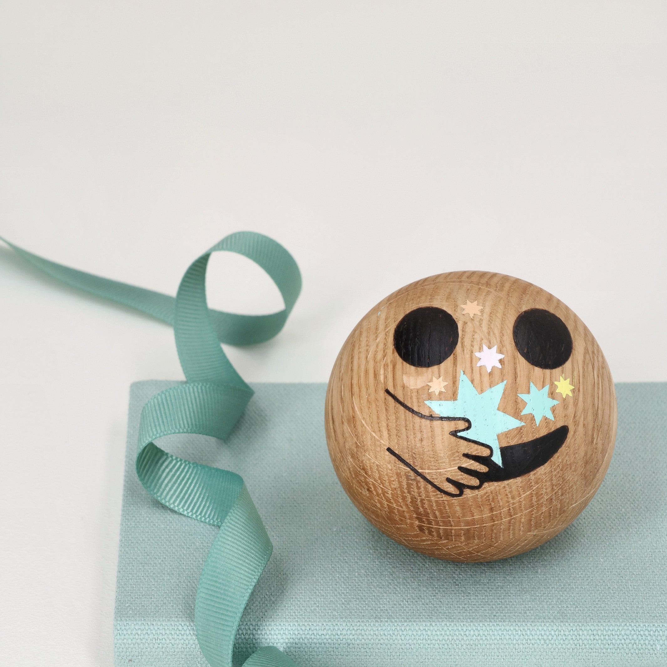 Holz-Emoticon Big Bang – Eiche · 7 cm | Spring Copenhagen