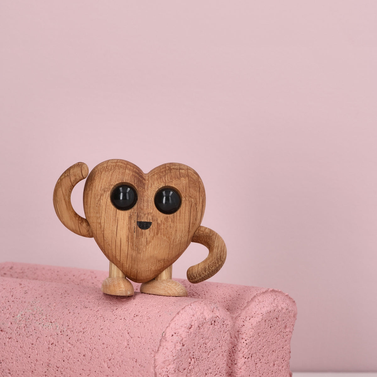 Statuetta in legno Woodies "Hugo Heart" – 5,4 cm | Spring Copenhagen