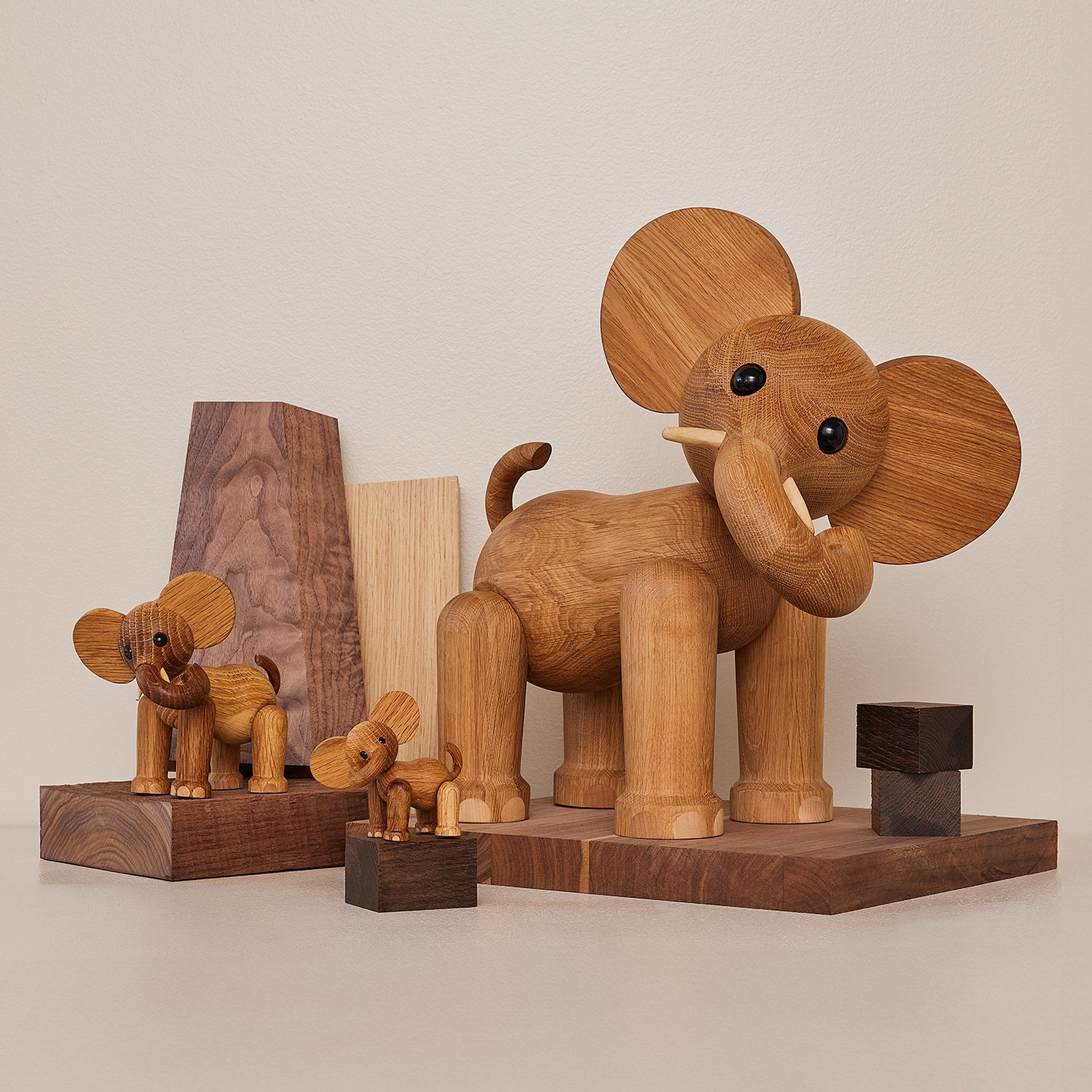 Holzelefant Tembo XXL – Eiche · 41 cm | Spring Copenhagen
