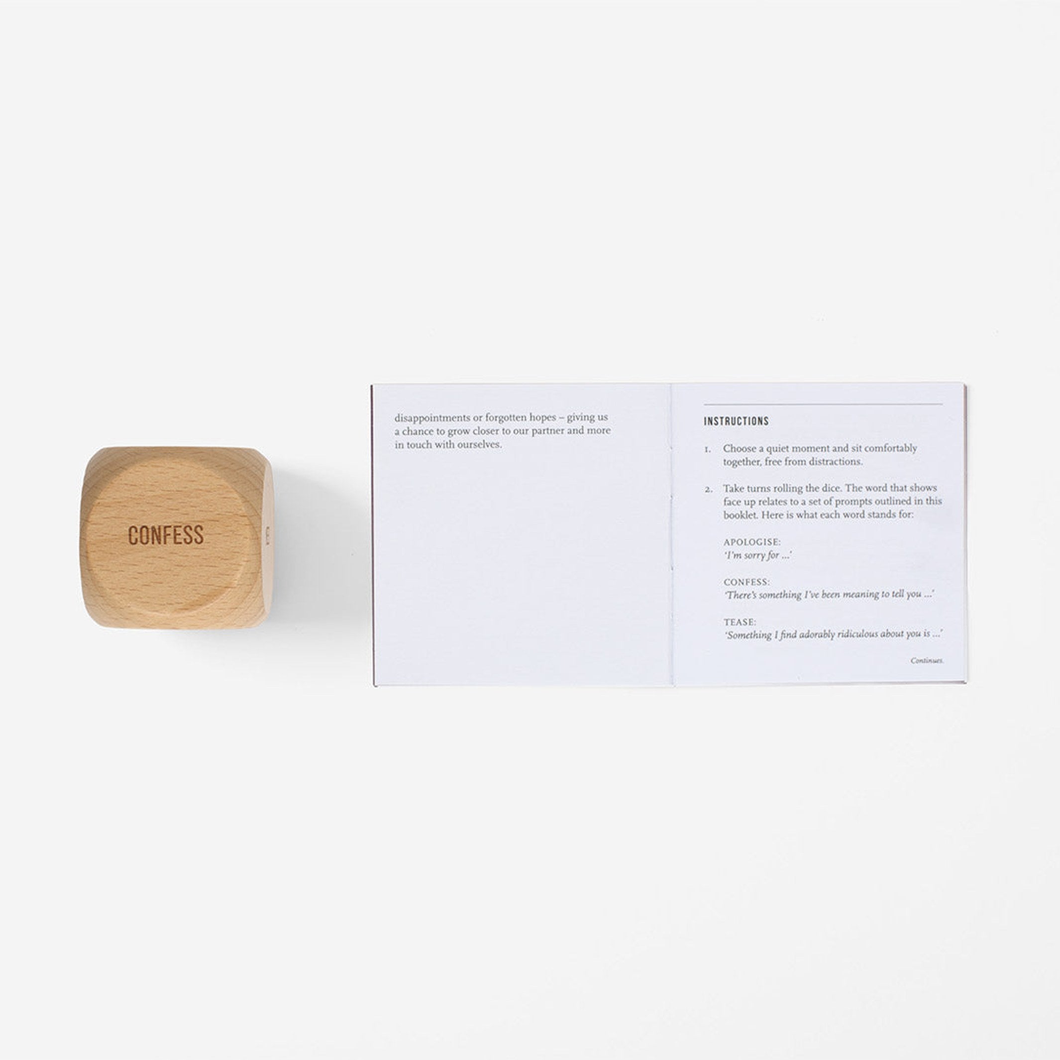 Würfelspiel "Couple's Dice" – Holz · Englisch | The School of Life