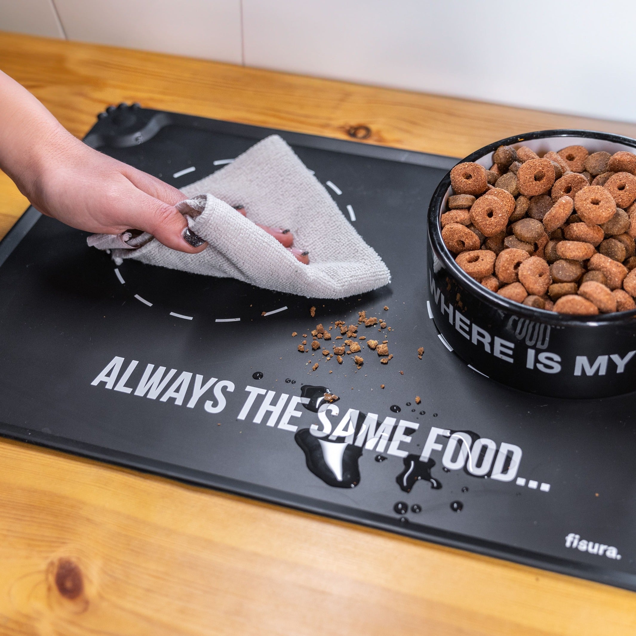 Napfunterlage "always the same food" – Silikon · 50 × 27 cm | Fisura