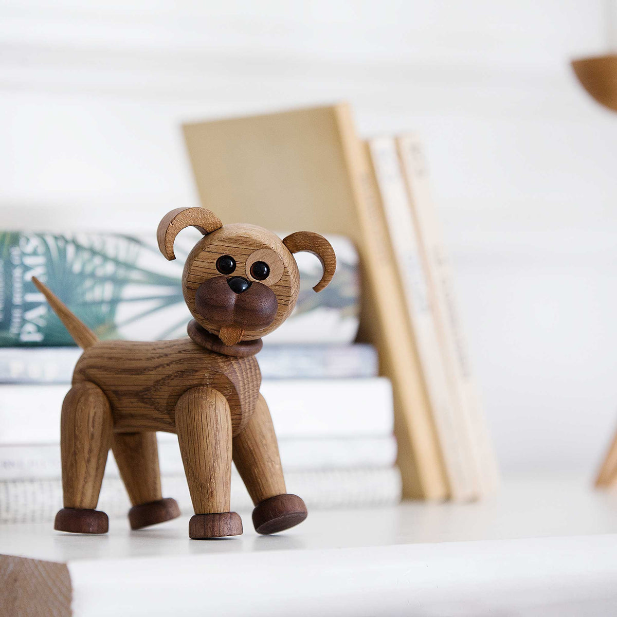 Wooden Dog Happy Small – Oak · 14 cm | Spring Copenhagen