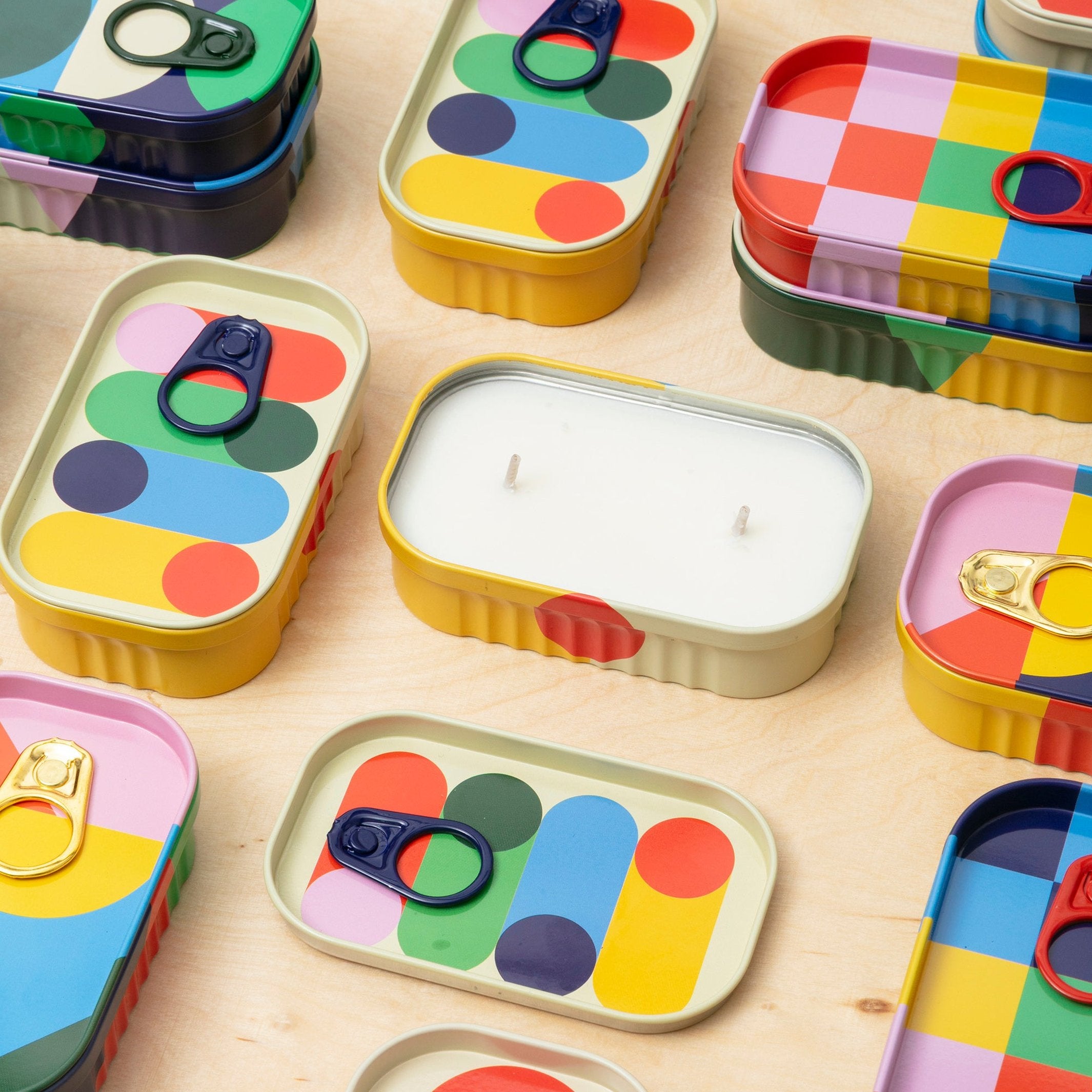 Duftkerze "Happy Birthday" – Sojawachs · in Dose | Block Design