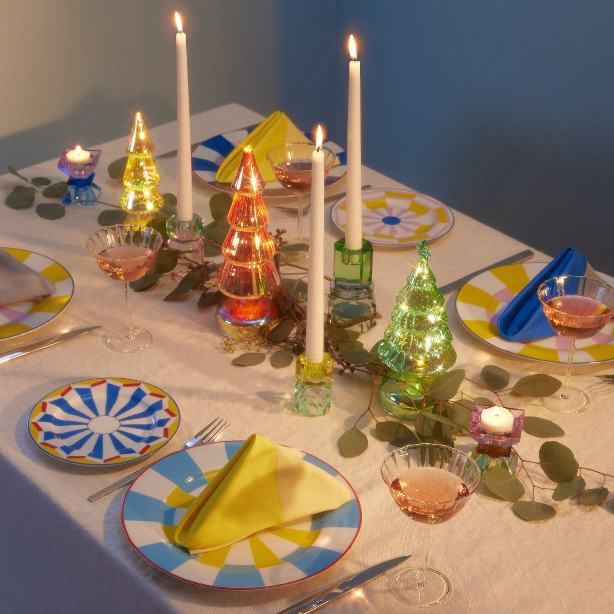Petits sapins de Noël lumineux en verre à LED colorés - Sapins de Noël en verre avec éclairage LED - Lot de 5 | MoMA