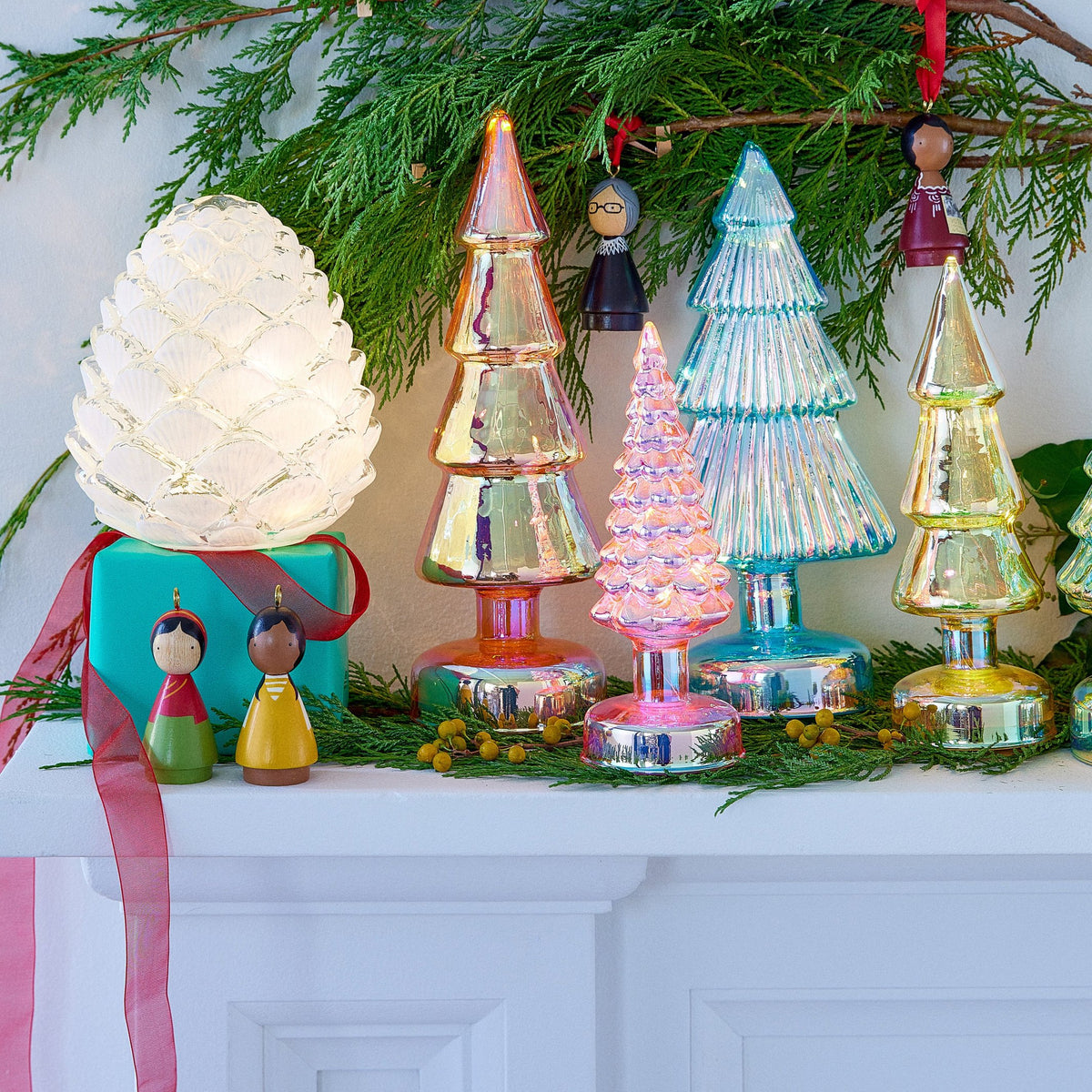 Petits sapins de Noël lumineux en verre à LED colorés - Sapins de Noël en verre avec éclairage LED - Lot de 5 | MoMA