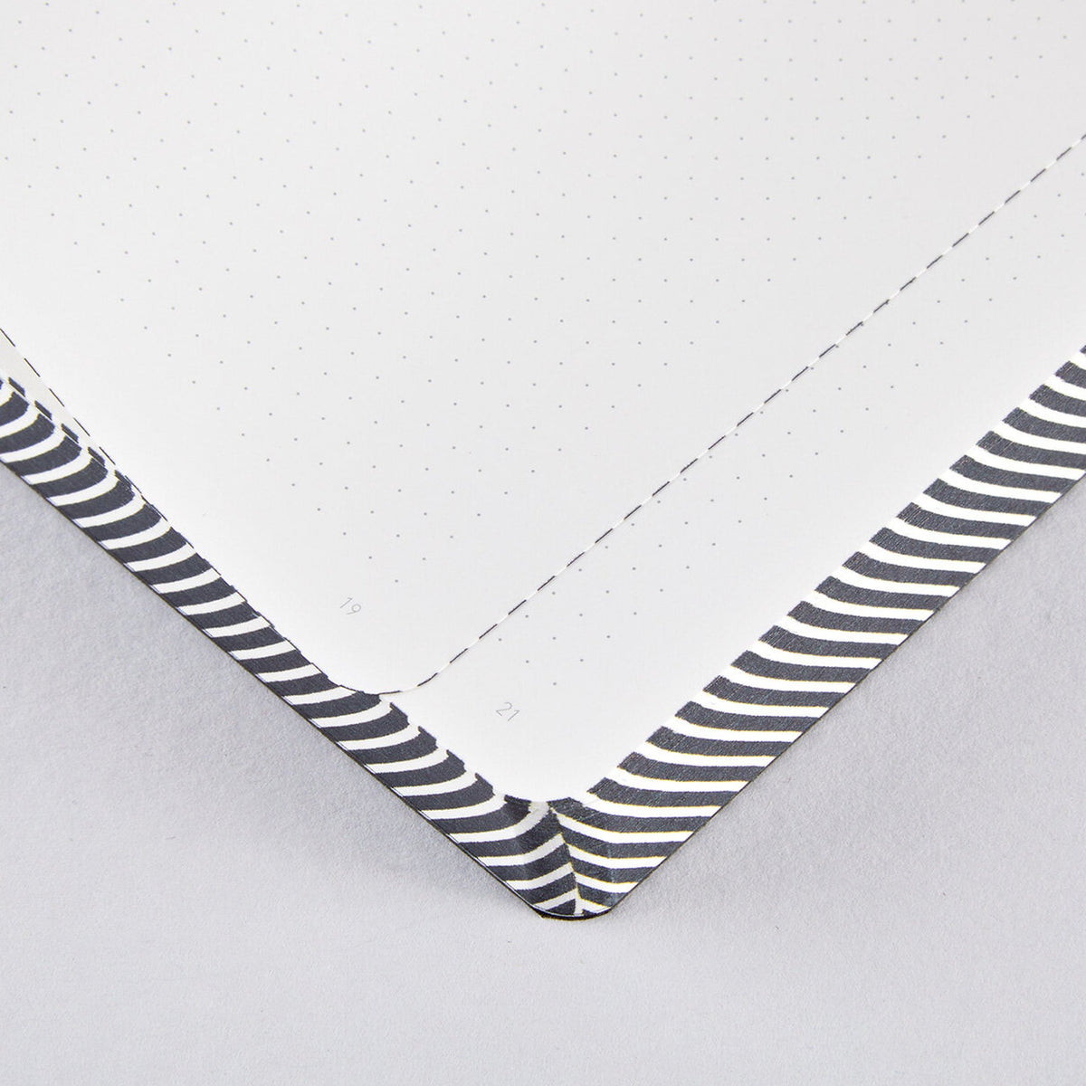 Notebook "The Master Plan" – Recycled Leather · 165 × 220 mm | Nuuna