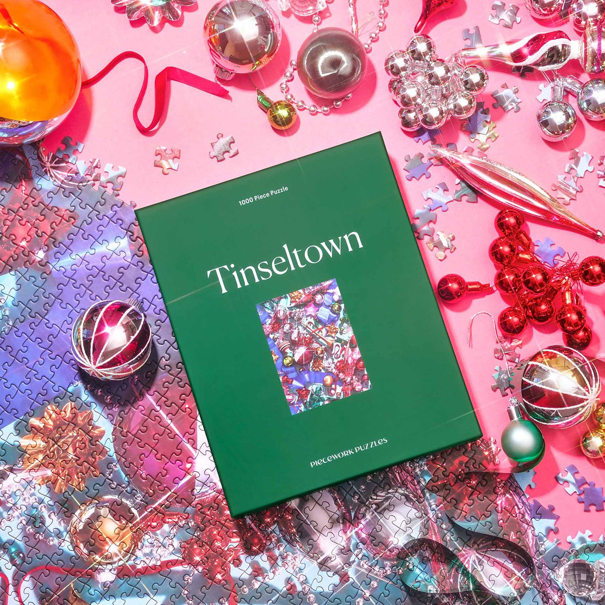 Weihnachtspuzzle "Tinseltown" – 1000 Teile · 49 × 68 cm | Piecework