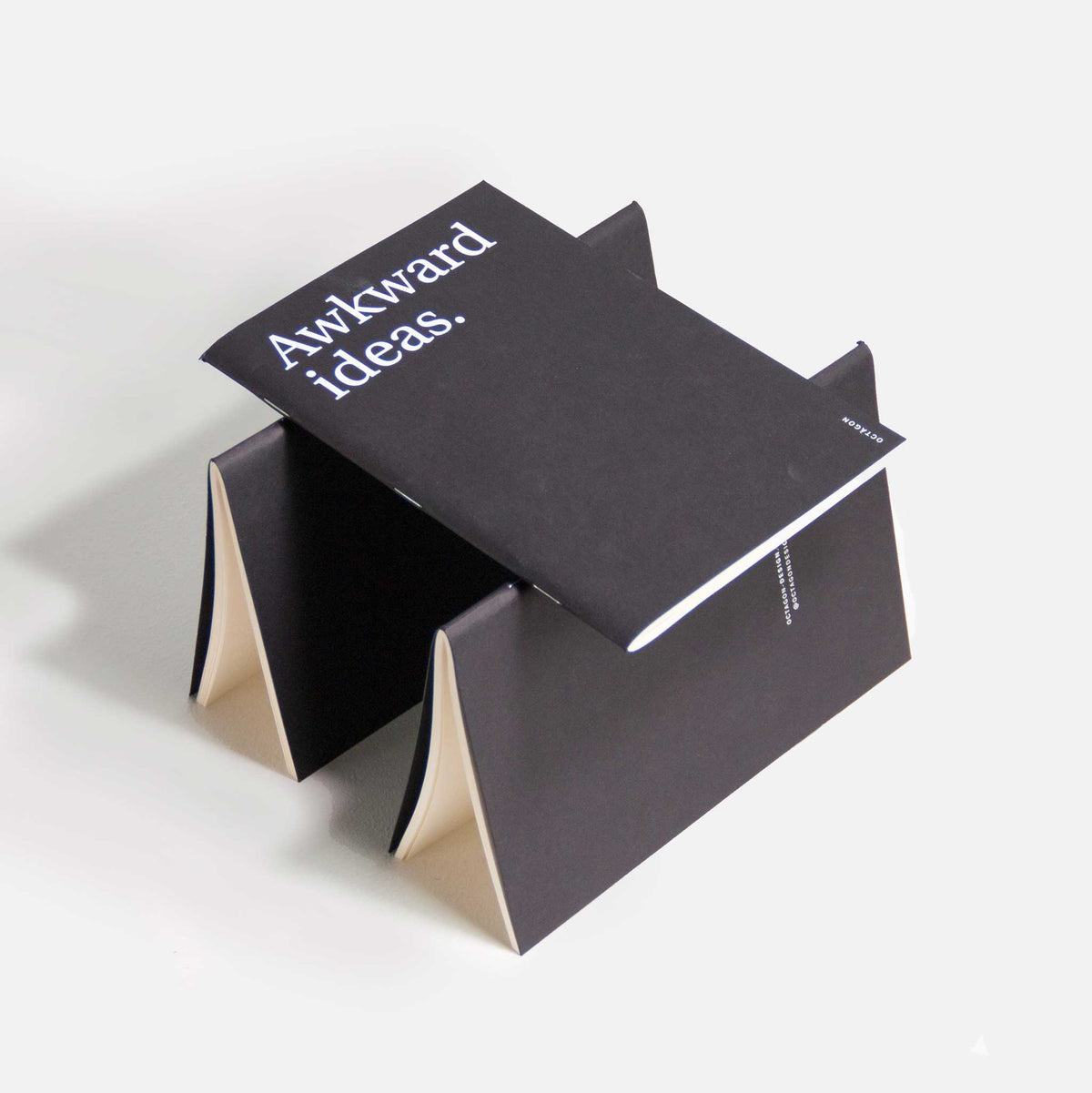 AWKWARD IDEAS | Schwarzes NOTIZBUCH | A5 | Octàgon Design