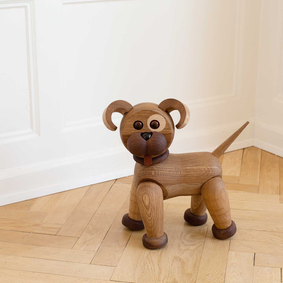 Wooden Dog Big Happy Large – Oak · 38 cm | Spring Copenhagen