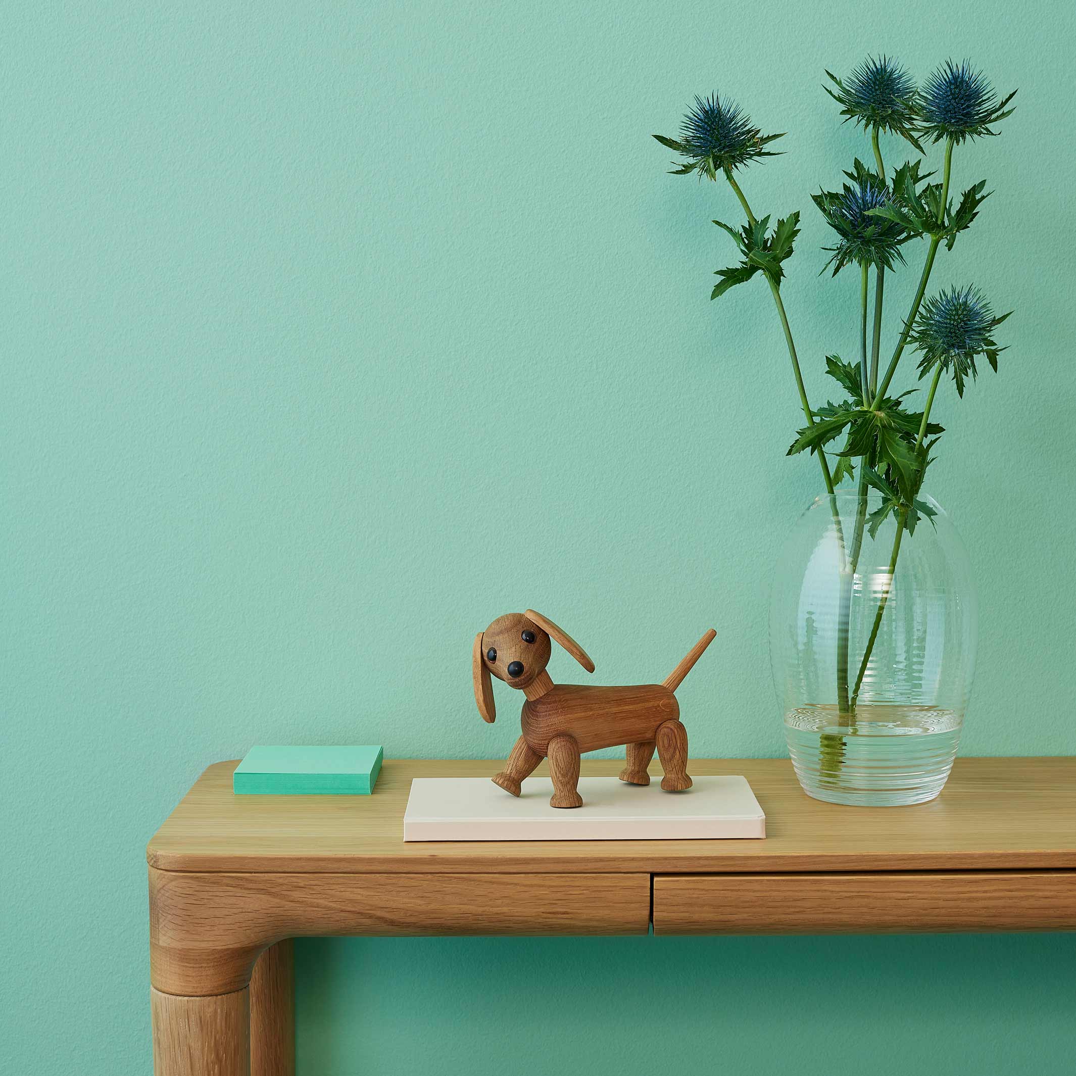 CHIOT TECKEL AMIGO | drôle de petit chiot teckel | Figurine décorative en bois | Christian Sommer | Printemps Copenhague