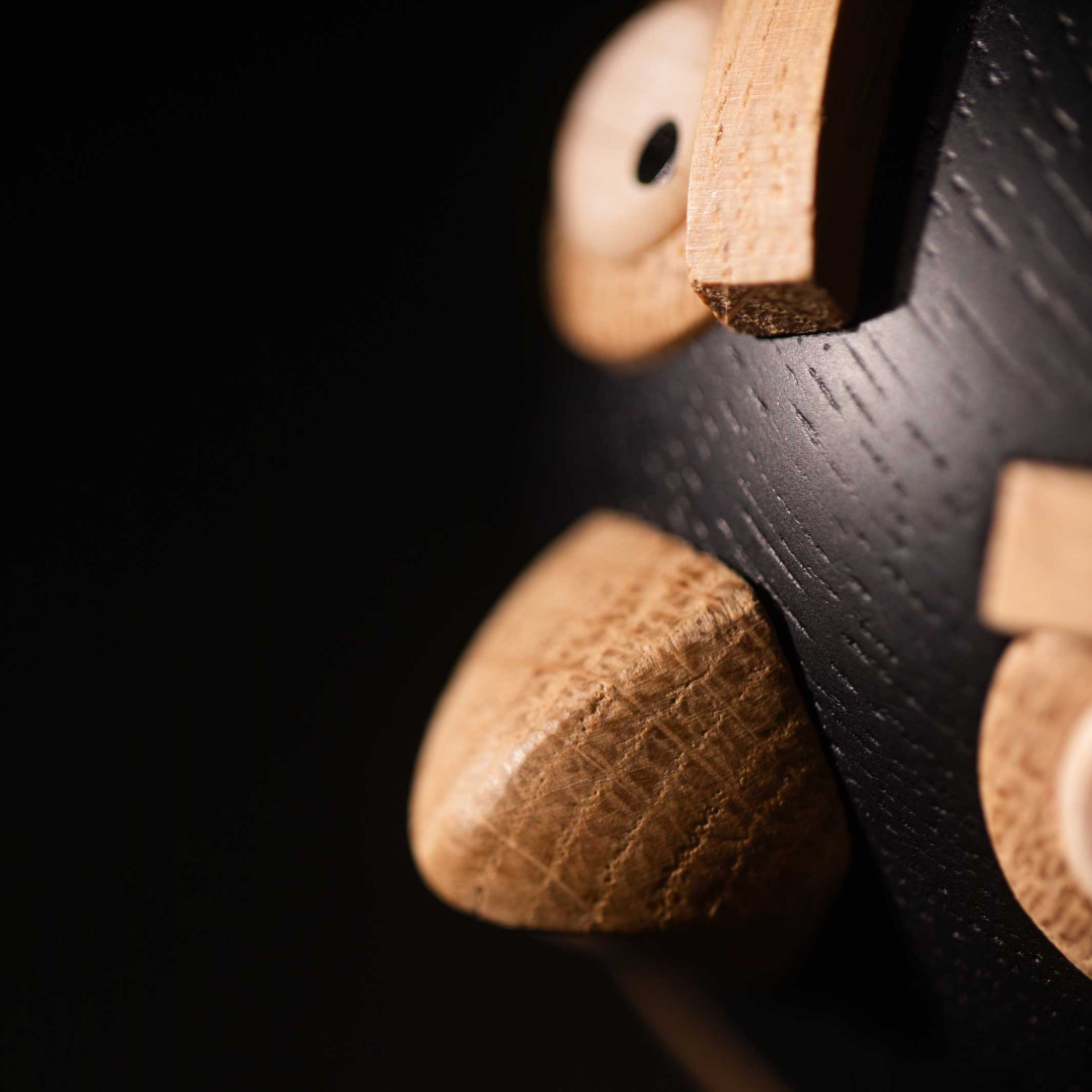 ANGRY BIRDS X BOMB SMALL - figurine en bois - chêne 9 cm de haut | Jakob Burgsø | enfance