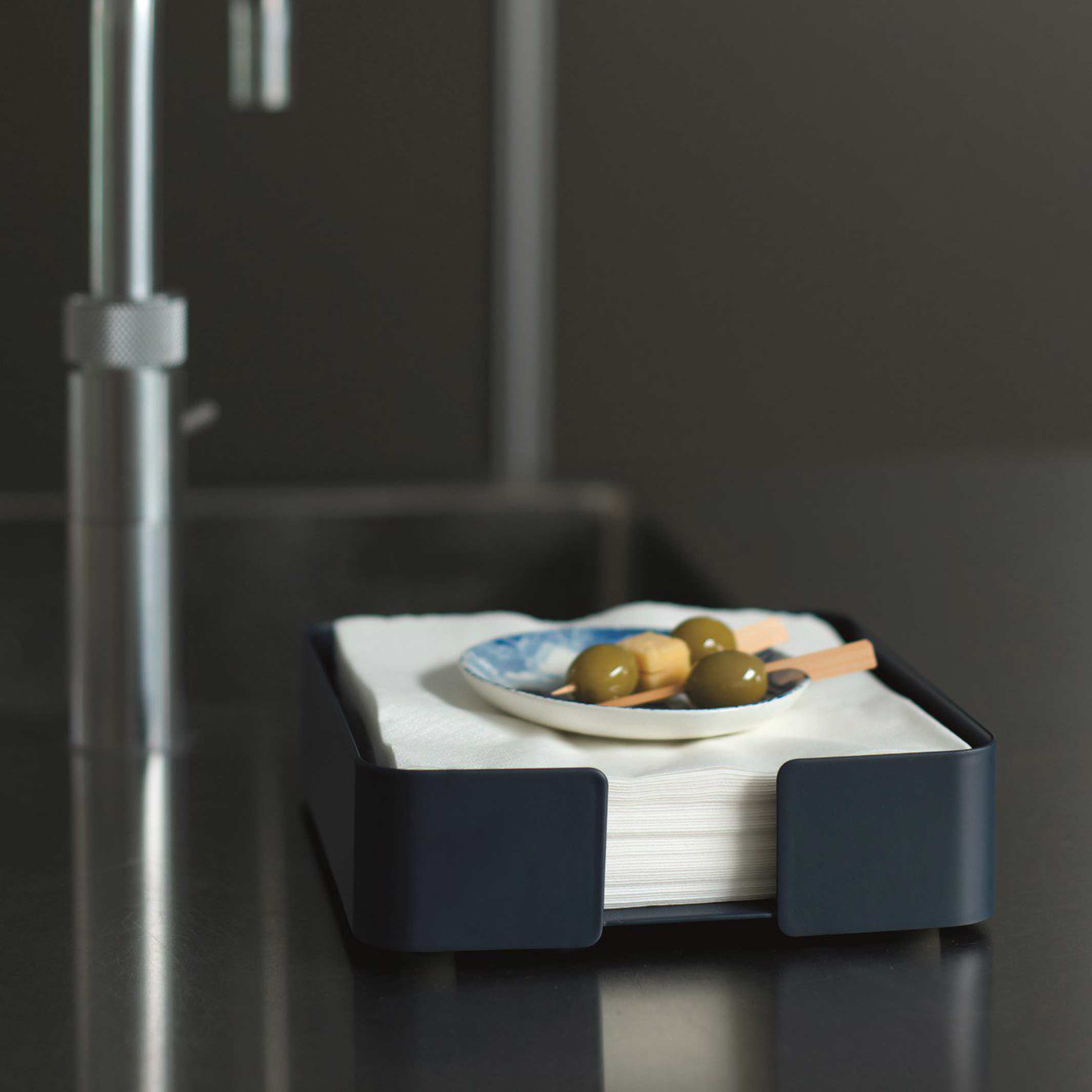 BIG HUG SERVIETTENHALTER - Hans Thyge & Co | DesignBite