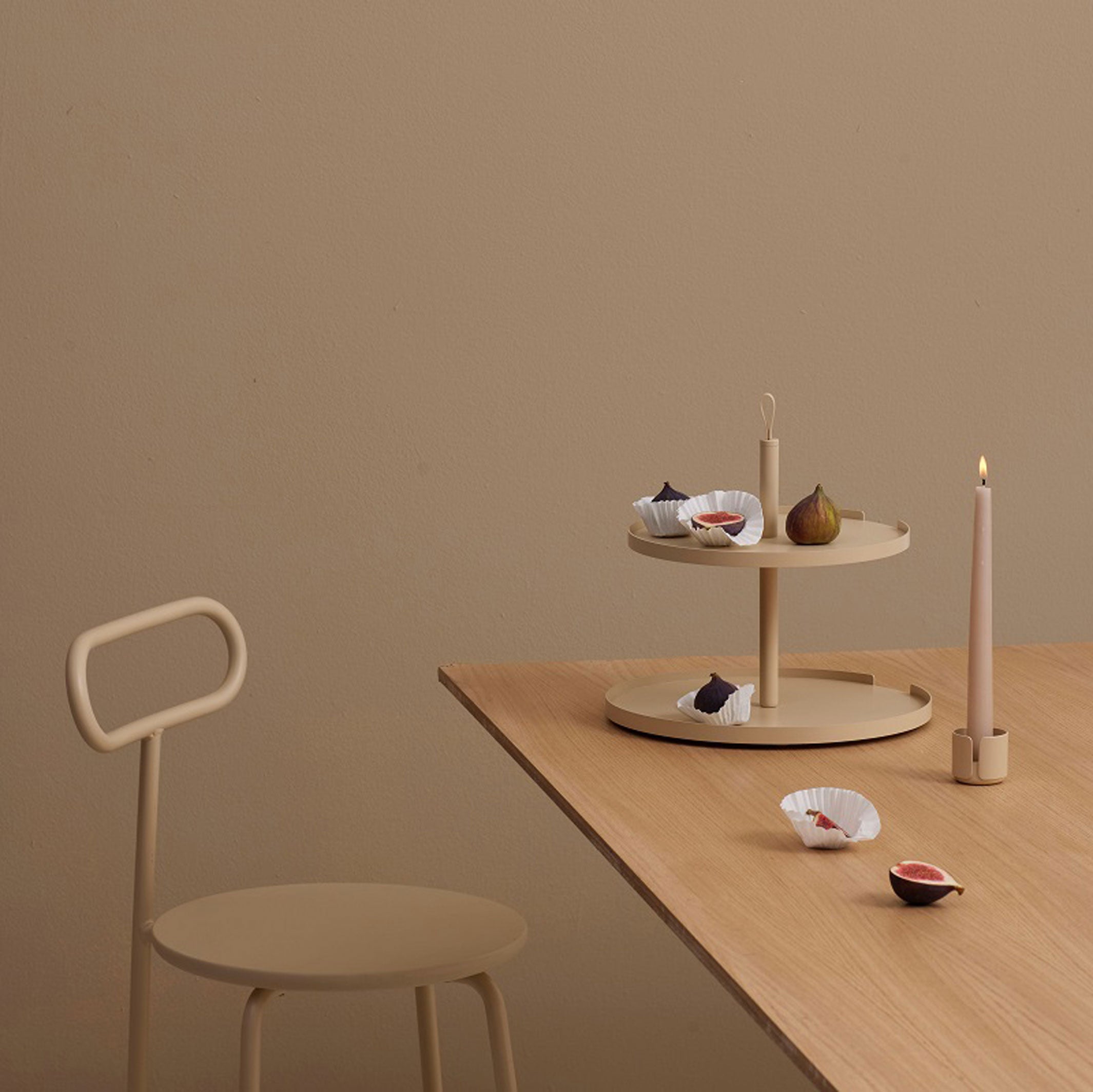 BIG HUG CAKE STAND - Kuchenständer & Etagere - 2 Ebenen - Hans Thyge & Co | DesignBite