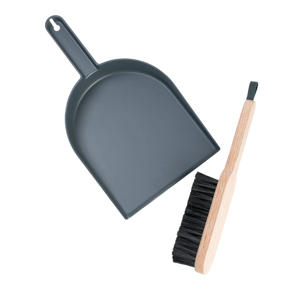 BIG HUG BROOM & DUSTPAN - Besen & Kehrblech-Set - Hans Thyge & Co | DesignBite