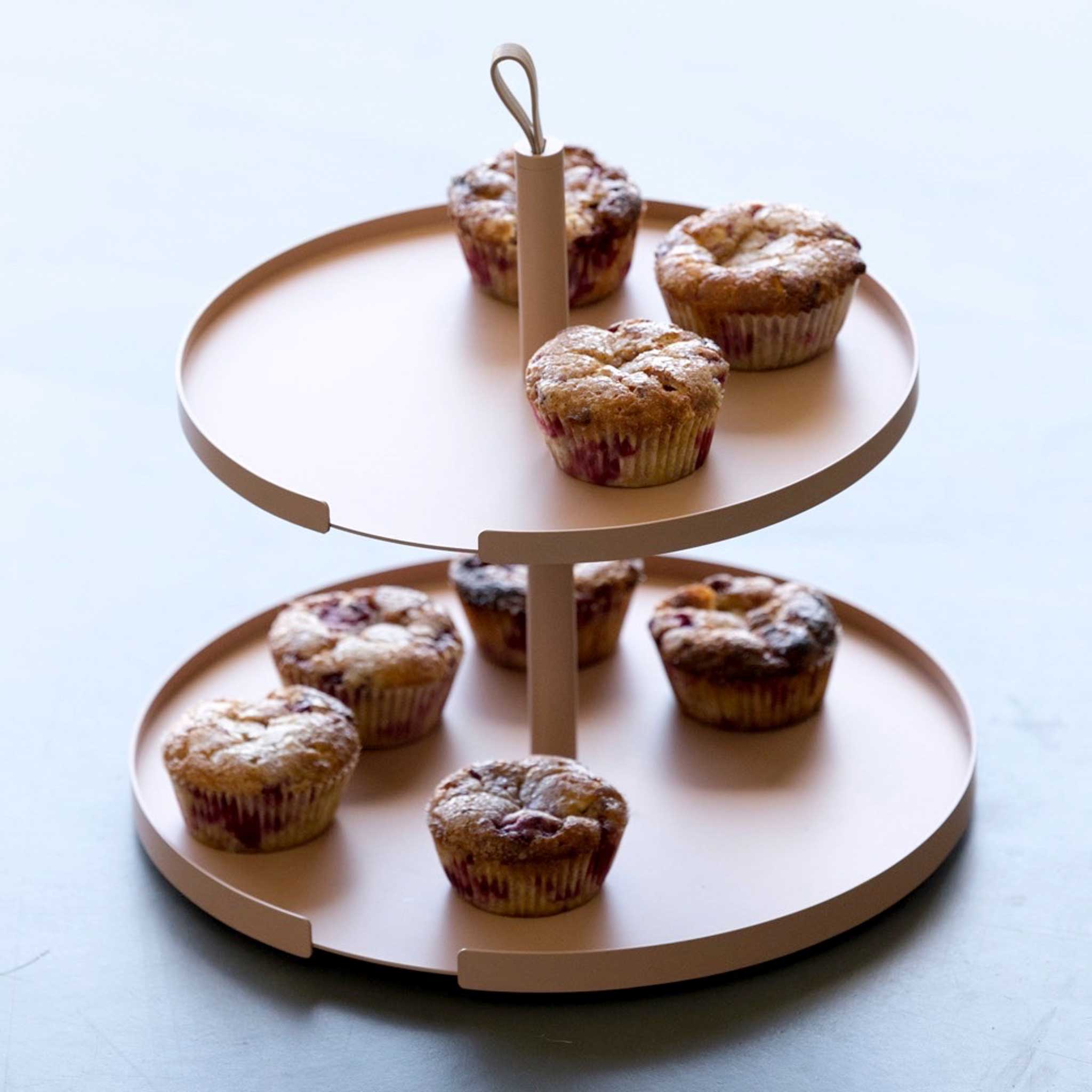 BIG HUG CAKE STAND - Kuchenständer & Etagere - 2 Ebenen - Hans Thyge & Co | DesignBite