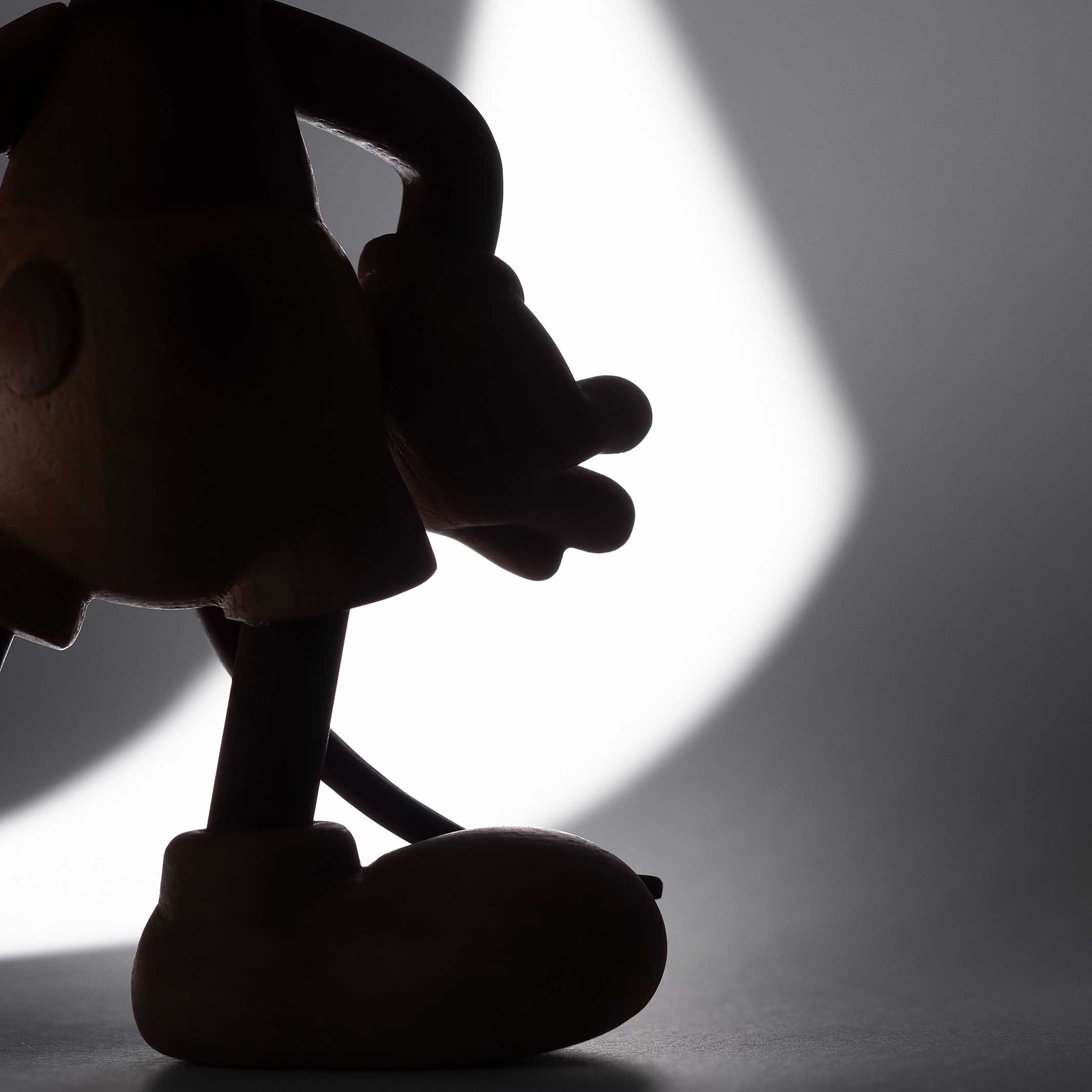 MICKEY MOUSE Grand - BOYHOOD X DISNEY - Grande figurine Mickey en bois - Chêne 24 cm de haut | Jakob Burgsø | enfance