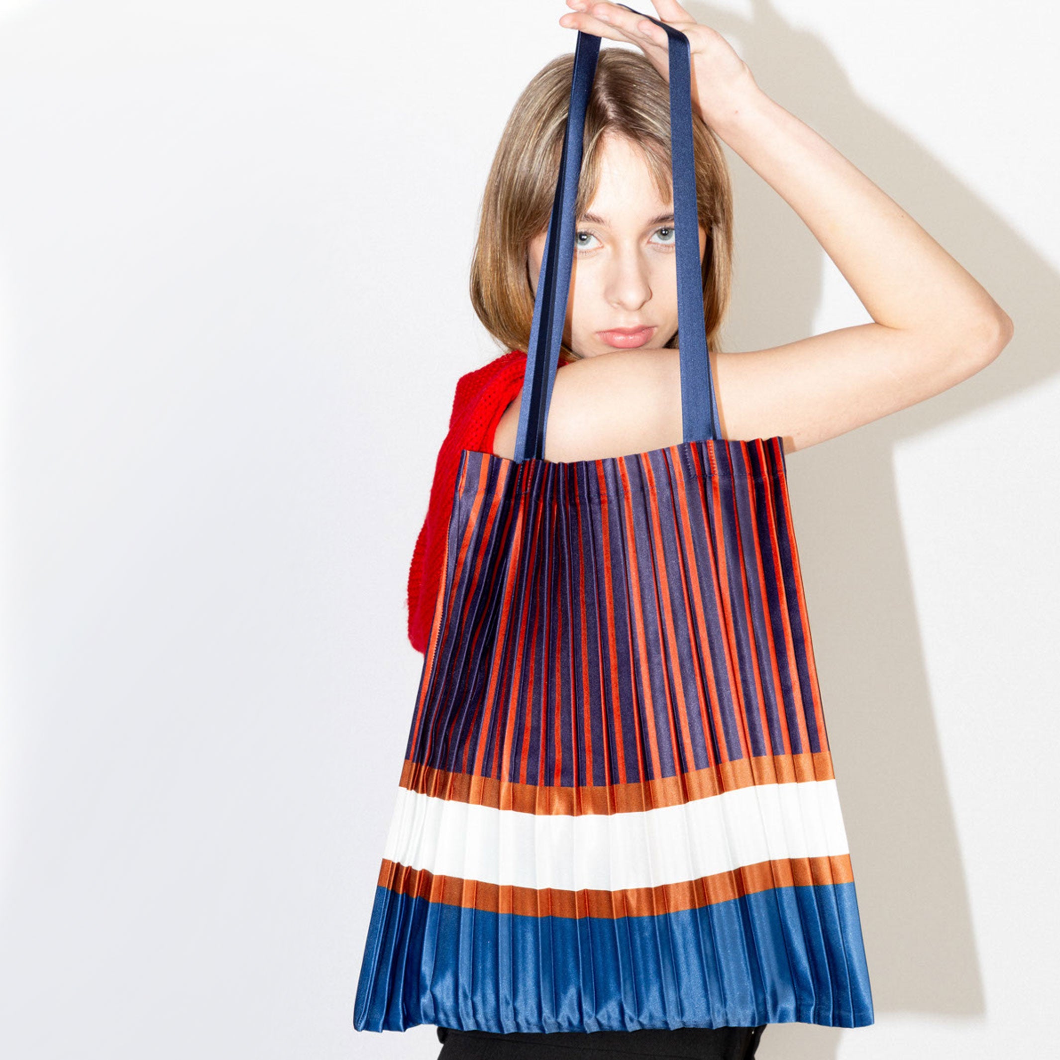 CHIAVARI - Tote Bag - pleated satin - 40x48 cm | Multitudes