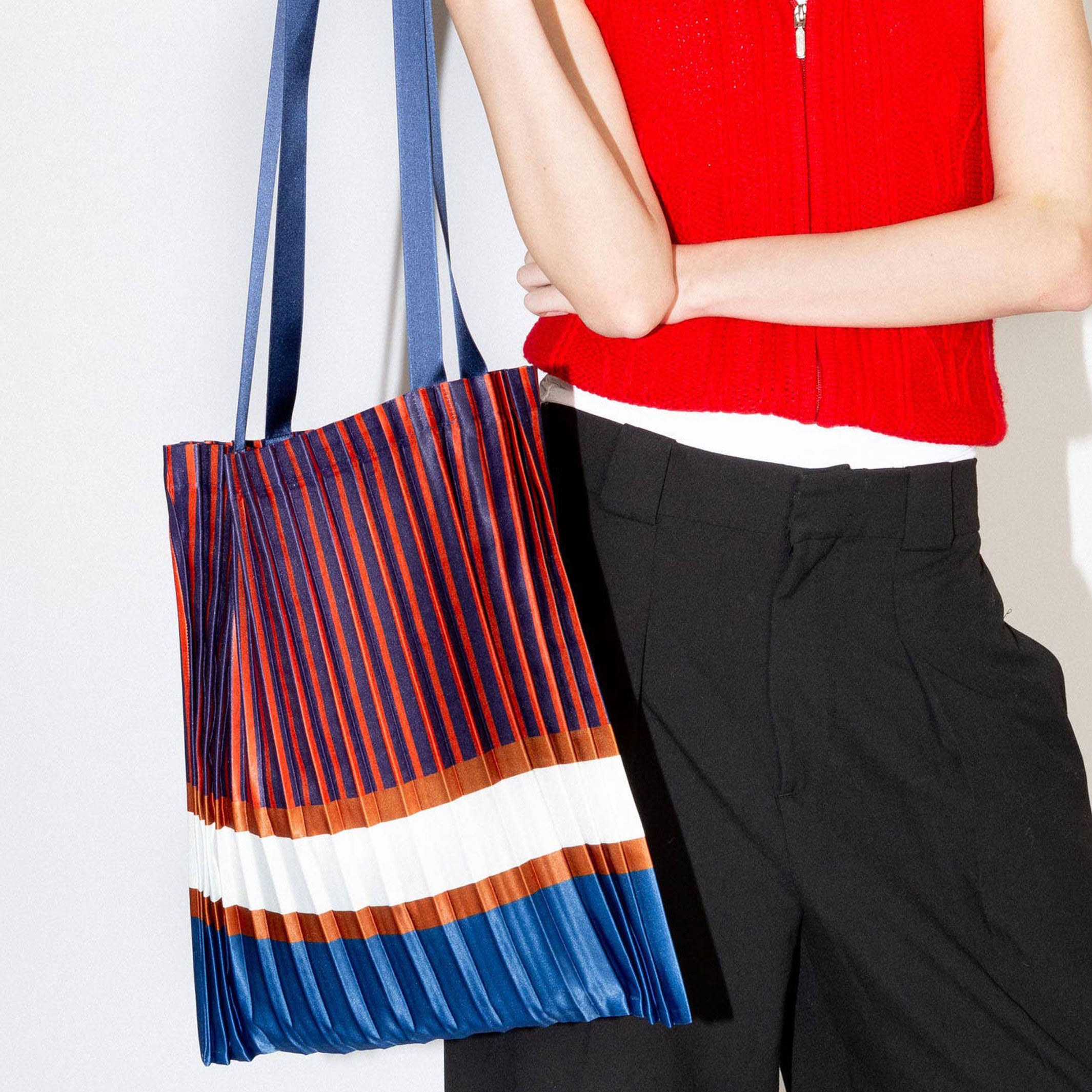 CHIAVARI - Tote Bag - pleated satin - 40x48 cm | Multitudes